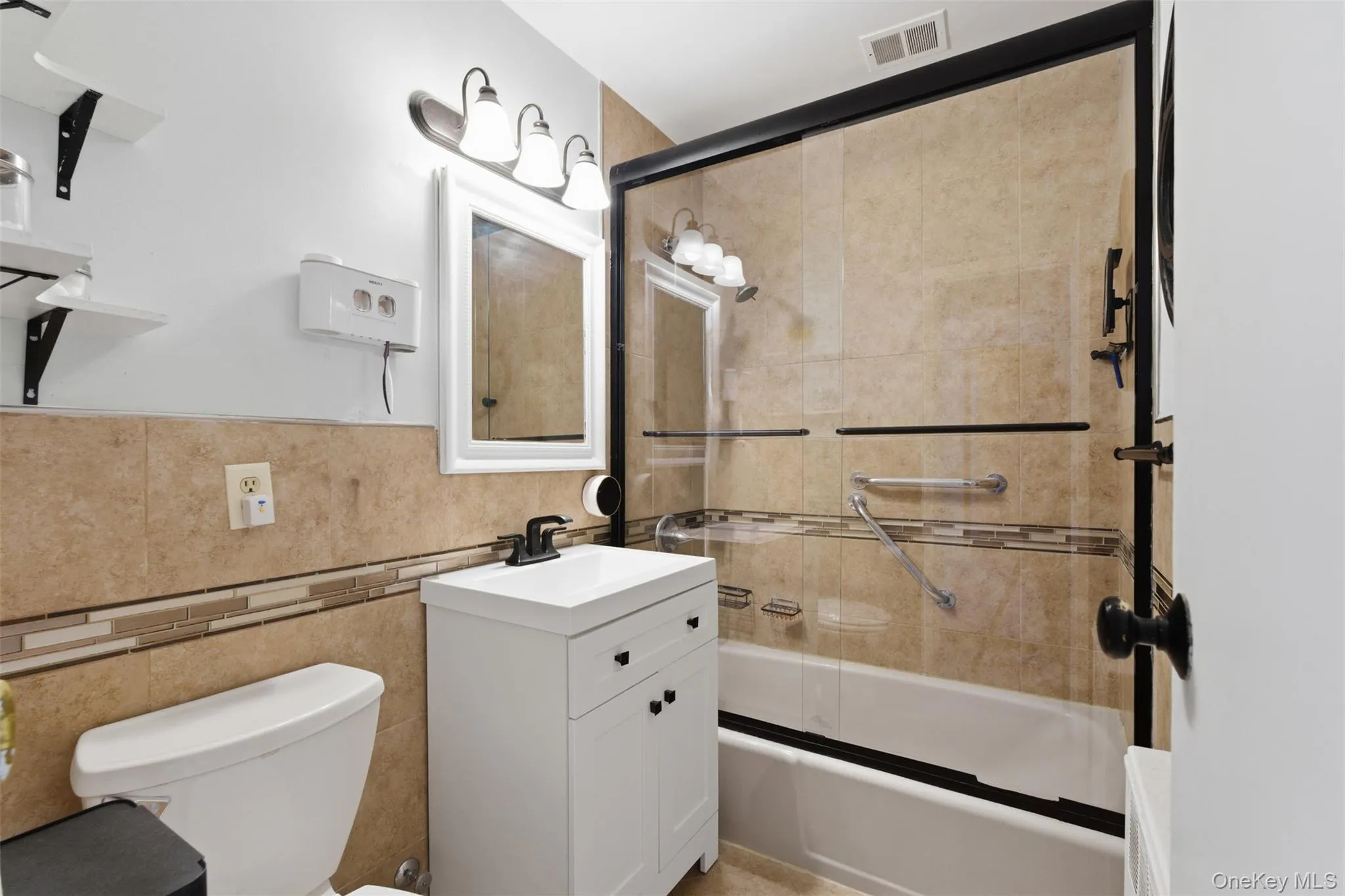 25 Trinity Place, New Rochelle, NY, 1 Bedroom Bedrooms, 3 Rooms Rooms,1 BathroomBathrooms,Residential,For Rent,Trinity Place,0,951650 25 Trinity Place, New Rochelle, NY, 1 Bedroom Bedrooms, 3 Rooms Rooms,1 BathroomBathrooms,Residential,For Rent,Trinity Place,0,951650