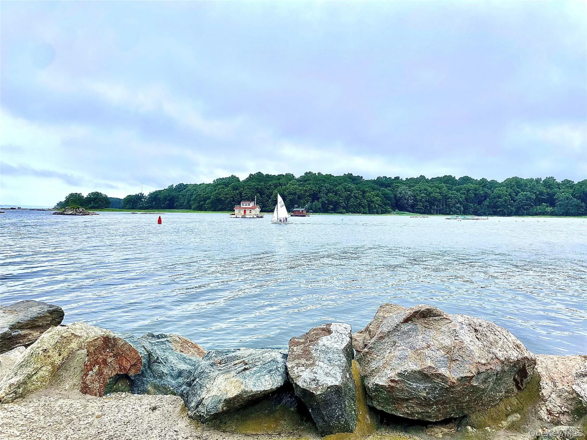 Short distance to the Long Island sound, bays, harbor areas, and parks. Short distance to the Long Island sound, bays, harbor areas, and parks.
