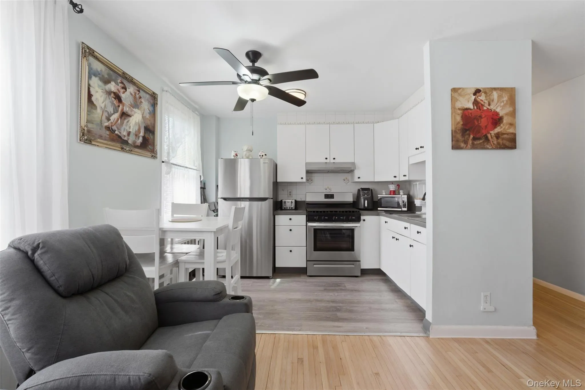 25 Trinity Place, New Rochelle, NY, 1 Bedroom Bedrooms, 3 Rooms Rooms,1 BathroomBathrooms,Residential,For Rent,Trinity Place,0,951650 25 Trinity Place, New Rochelle, NY, 1 Bedroom Bedrooms, 3 Rooms Rooms,1 BathroomBathrooms,Residential,For Rent,Trinity Place,0,951650