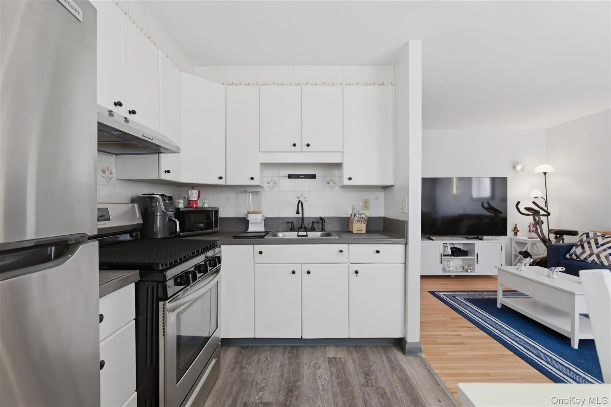 25 Trinity Place, New Rochelle, NY, 1 Bedroom Bedrooms, 3 Rooms Rooms,1 BathroomBathrooms,Residential,For Rent,Trinity Place,0,951650 25 Trinity Place, New Rochelle, NY, 1 Bedroom Bedrooms, 3 Rooms Rooms,1 BathroomBathrooms,Residential,For Rent,Trinity Place,0,951650