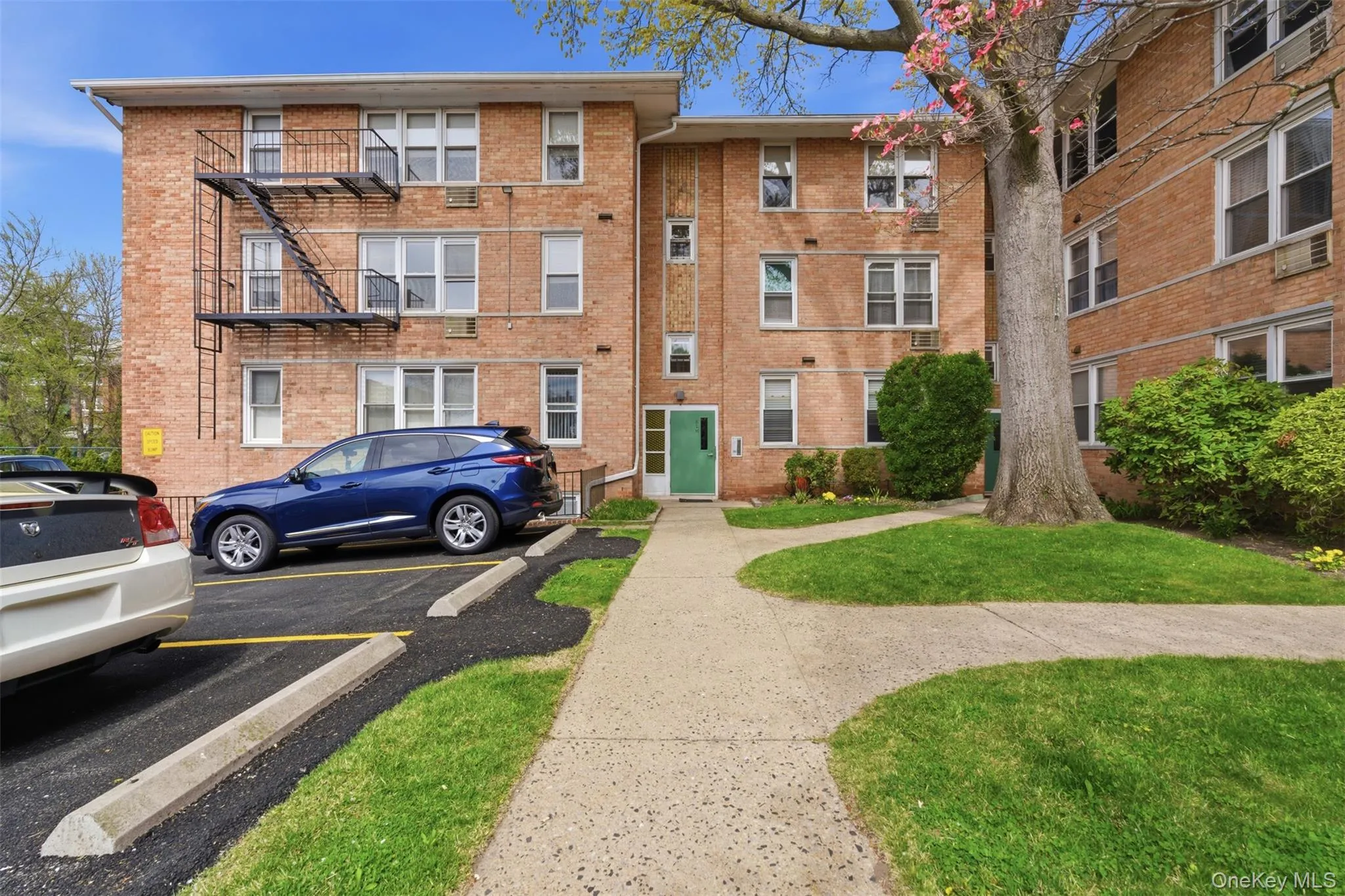 25 Trinity Place, New Rochelle, NY, 1 Bedroom Bedrooms, 3 Rooms Rooms,1 BathroomBathrooms,Residential,For Rent,Trinity Place,0,951650 25 Trinity Place, New Rochelle, NY, 1 Bedroom Bedrooms, 3 Rooms Rooms,1 BathroomBathrooms,Residential,For Rent,Trinity Place,0,951650