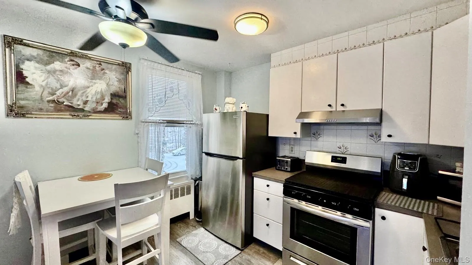 25 Trinity Place, New Rochelle, NY, 1 Bedroom Bedrooms, 3 Rooms Rooms,1 BathroomBathrooms,Residential,For Rent,Trinity Place,0,951650 25 Trinity Place, New Rochelle, NY, 1 Bedroom Bedrooms, 3 Rooms Rooms,1 BathroomBathrooms,Residential,For Rent,Trinity Place,0,951650
