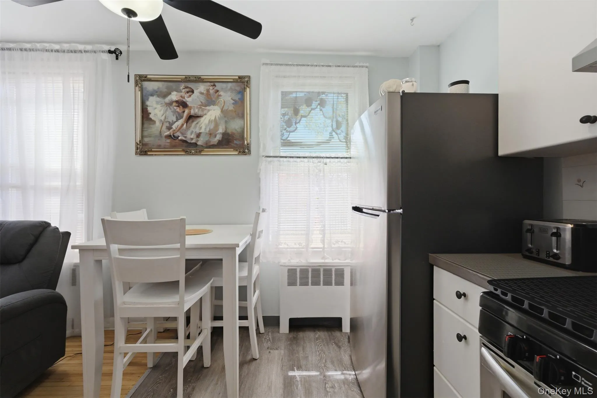 25 Trinity Place, New Rochelle, NY, 1 Bedroom Bedrooms, 3 Rooms Rooms,1 BathroomBathrooms,Residential,For Rent,Trinity Place,0,951650 25 Trinity Place, New Rochelle, NY, 1 Bedroom Bedrooms, 3 Rooms Rooms,1 BathroomBathrooms,Residential,For Rent,Trinity Place,0,951650