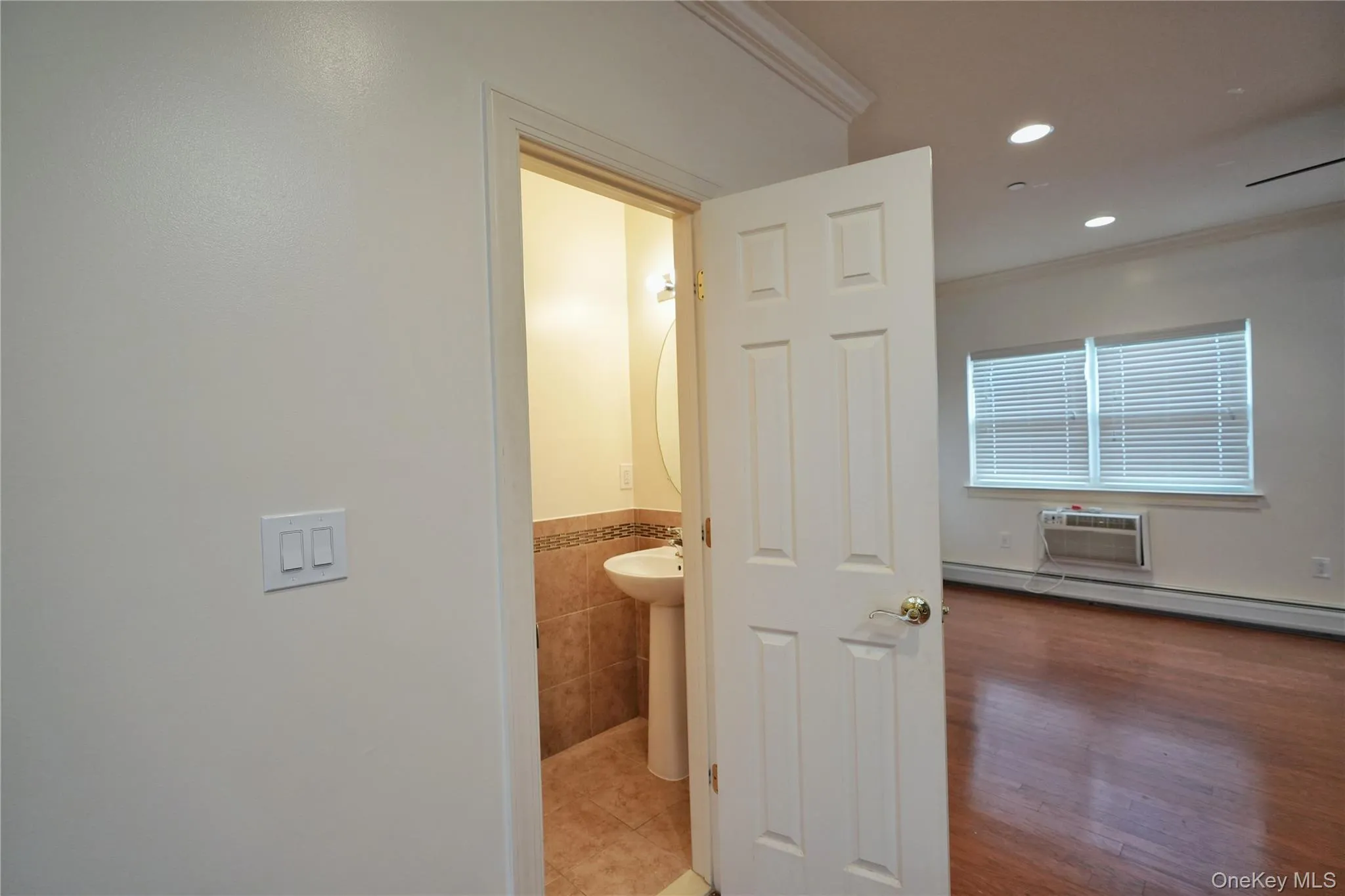 1st floor powder room. 1st floor powder room.