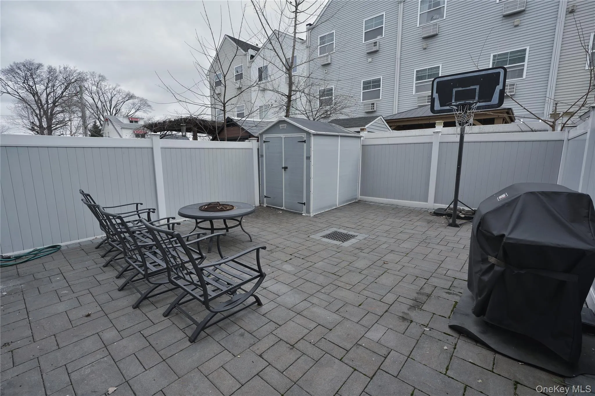 Spacious stoner patio w/ storage shed. Spacious stoner patio w/ storage shed.