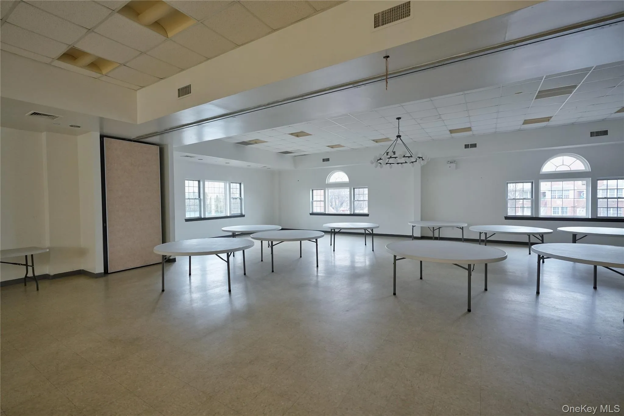 Clubhouse event and entertainment room (for hosting private events). Clubhouse event and entertainment room (for hosting private events).