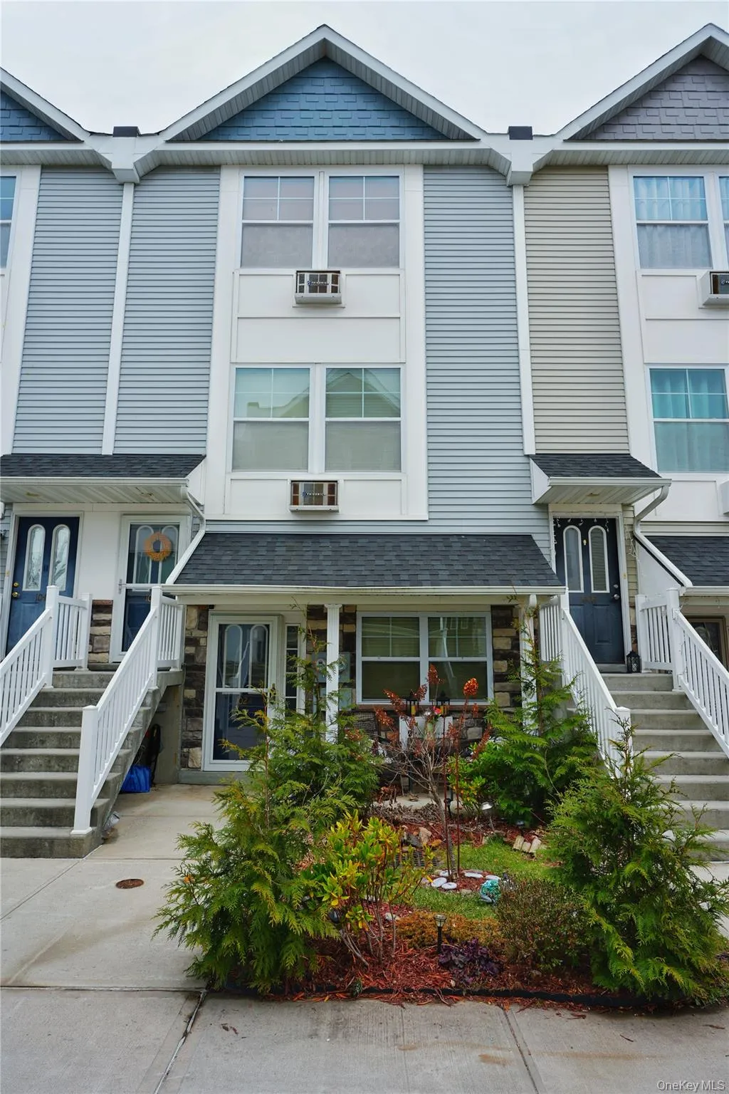 Front entrance featuring garden (ground level entrance) Front entrance featuring garden (ground level entrance)