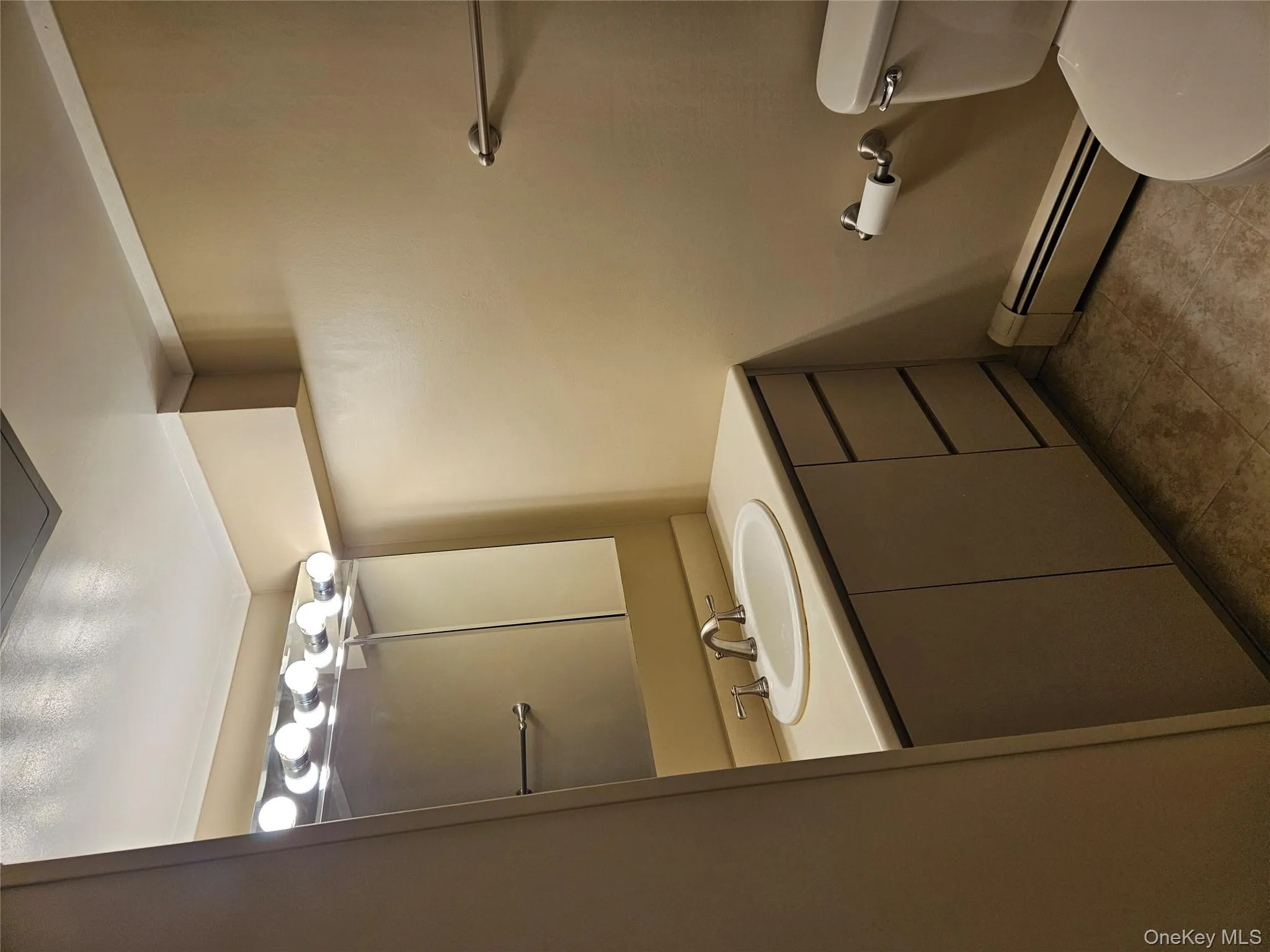 43 hartman hill Road, Huntington, NY, 1 Bedroom Bedrooms, 4 Rooms Rooms,1 BathroomBathrooms,Residential Lease,Idx,hartman hill,0,951691 43 hartman hill Road, Huntington, NY, 1 Bedroom Bedrooms, 4 Rooms Rooms,1 BathroomBathrooms,Residential Lease,Idx,hartman hill,0,951691