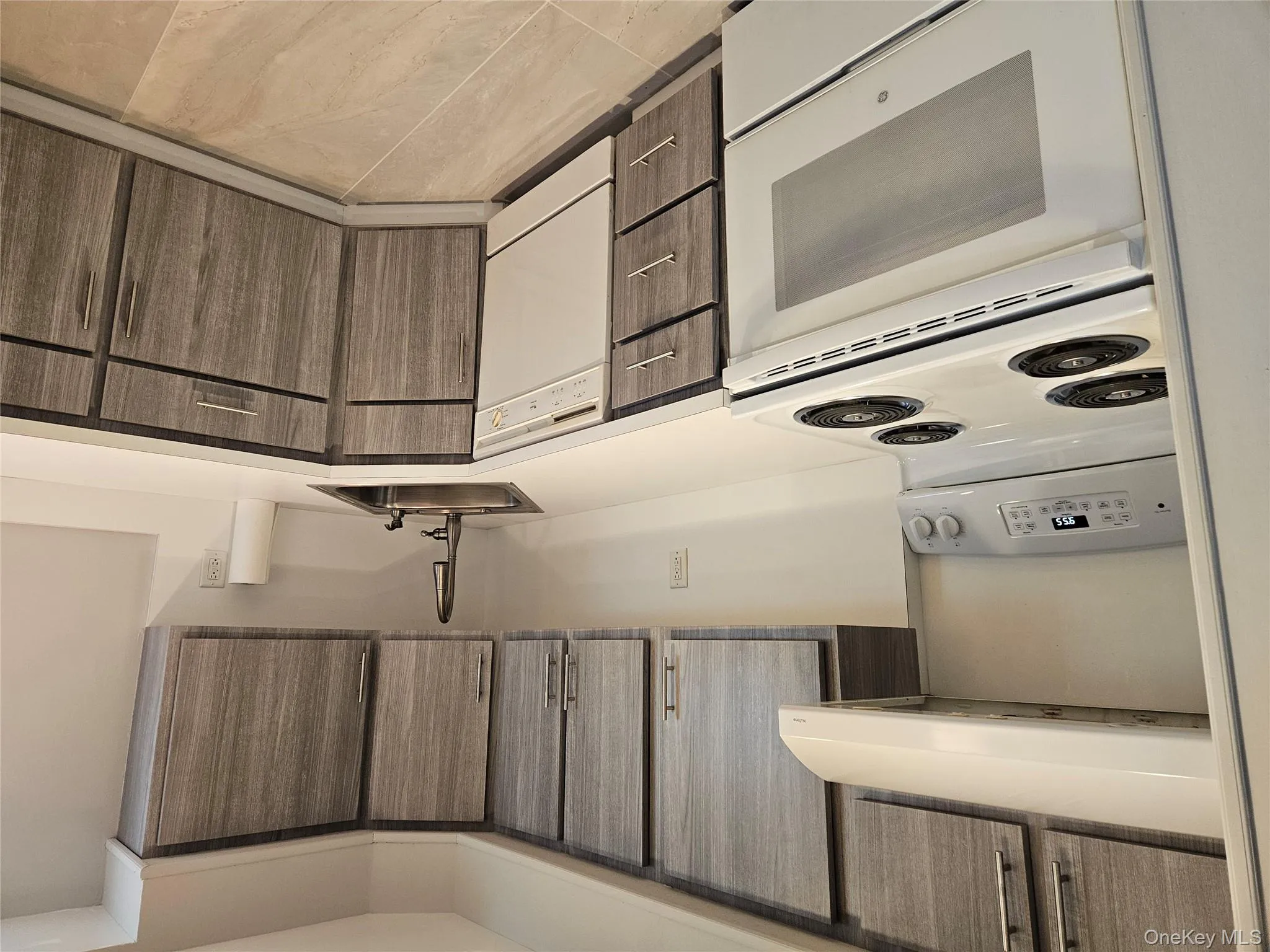 43 hartman hill Road, Huntington, NY, 1 Bedroom Bedrooms, 4 Rooms Rooms,1 BathroomBathrooms,Residential Lease,Idx,hartman hill,0,951691 43 hartman hill Road, Huntington, NY, 1 Bedroom Bedrooms, 4 Rooms Rooms,1 BathroomBathrooms,Residential Lease,Idx,hartman hill,0,951691