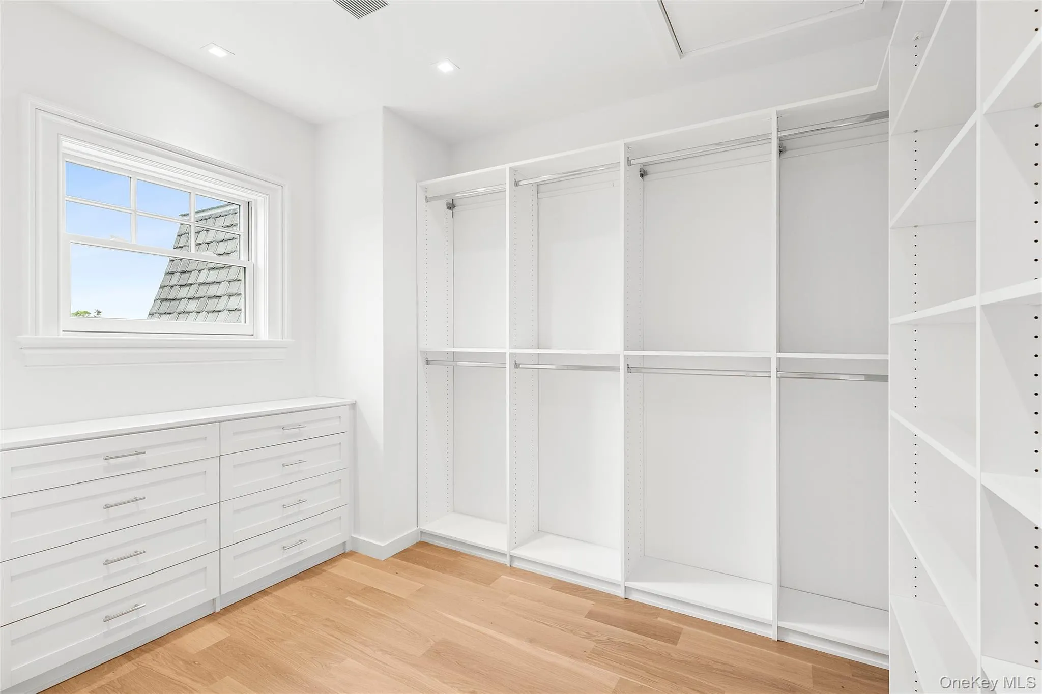 44 Club Lane, Southampton, NY, 5 Bedrooms Bedrooms, 10 Rooms Rooms,5 BathroomsBathrooms,Residential,For Rent,Club,0,951785 44 Club Lane, Southampton, NY, 5 Bedrooms Bedrooms, 10 Rooms Rooms,5 BathroomsBathrooms,Residential,For Rent,Club,0,951785