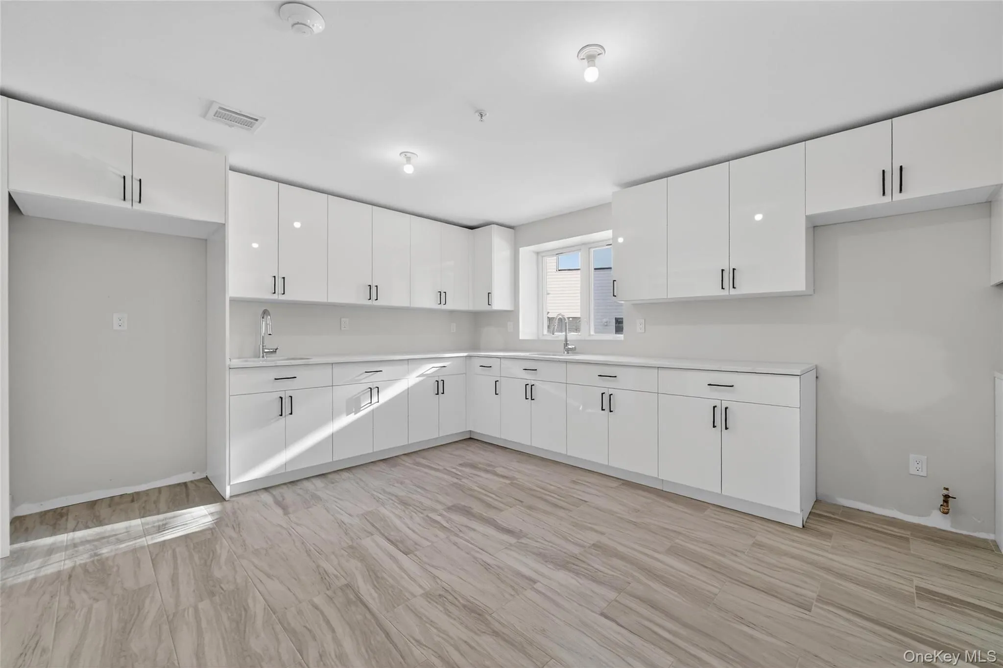 35 Cole Avenue, Ramapo, NY, 7 Bedrooms Bedrooms, 13 Rooms Rooms,4 BathroomsBathrooms,Residential Sale,For Rent,Cole,0,951821 35 Cole Avenue, Ramapo, NY, 7 Bedrooms Bedrooms, 13 Rooms Rooms,4 BathroomsBathrooms,Residential Sale,For Rent,Cole,0,951821