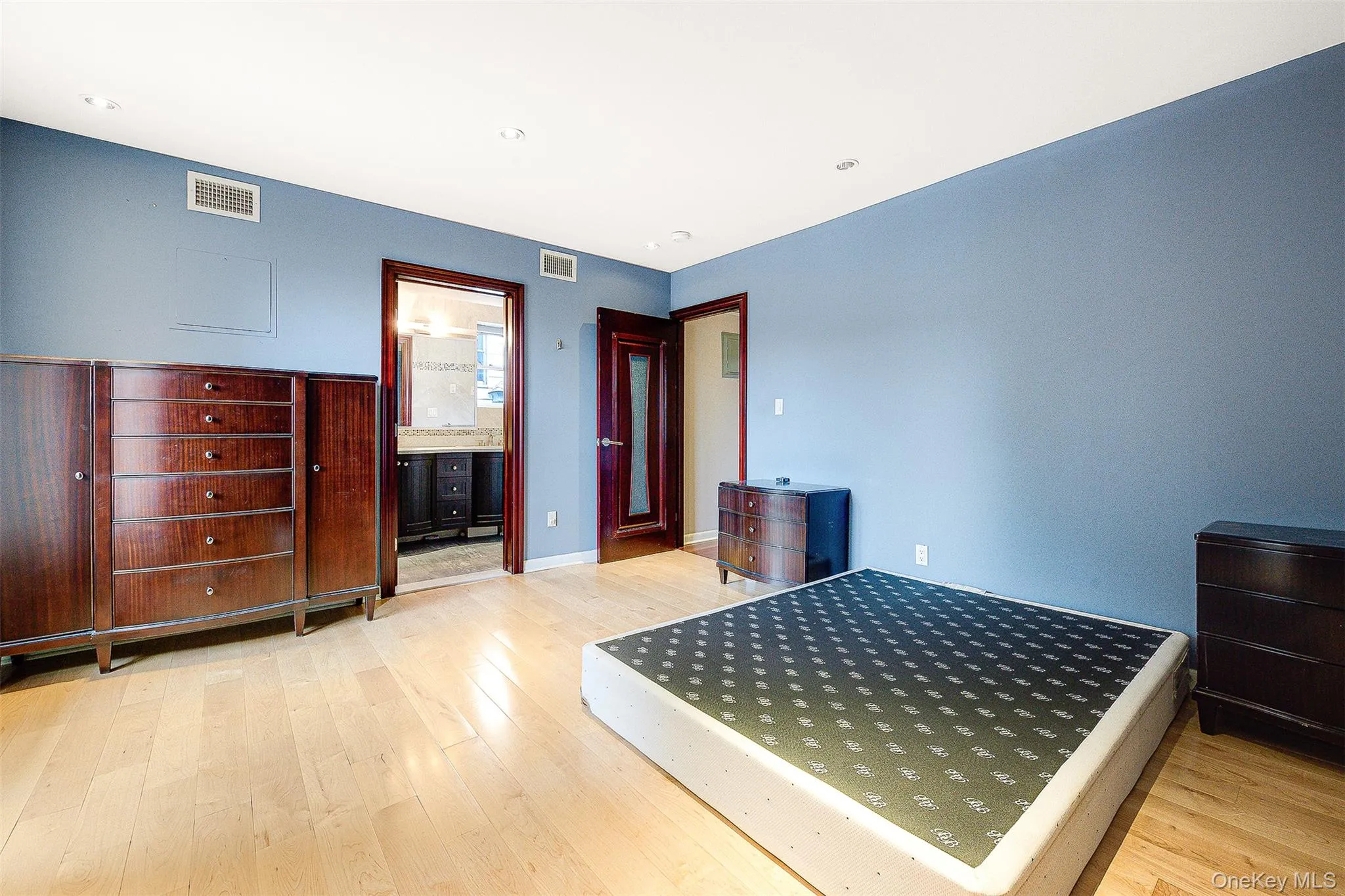 58-10 83rd Place, New York, NY, 5 Bedrooms Bedrooms, 12 Rooms Rooms,4 BathroomsBathrooms,Residential,For Rent,83rd,0,951848 58-10 83rd Place, New York, NY, 5 Bedrooms Bedrooms, 12 Rooms Rooms,4 BathroomsBathrooms,Residential,For Rent,83rd,0,951848
