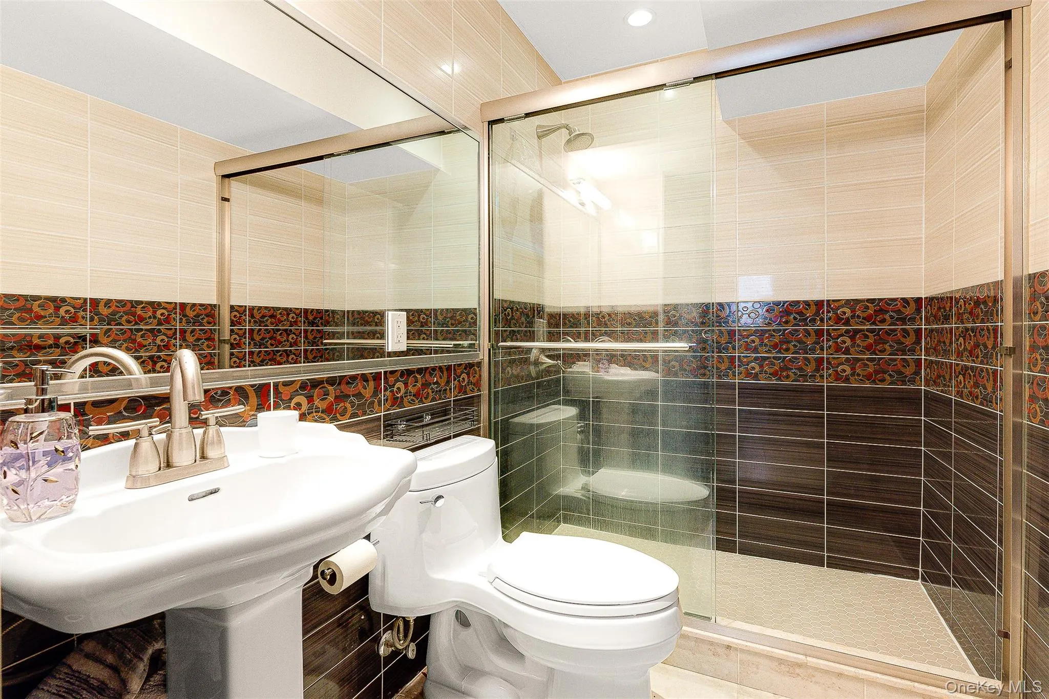 58-10 83rd Place, New York, NY, 5 Bedrooms Bedrooms, 12 Rooms Rooms,4 BathroomsBathrooms,Residential,For Rent,83rd,0,951848 58-10 83rd Place, New York, NY, 5 Bedrooms Bedrooms, 12 Rooms Rooms,4 BathroomsBathrooms,Residential,For Rent,83rd,0,951848