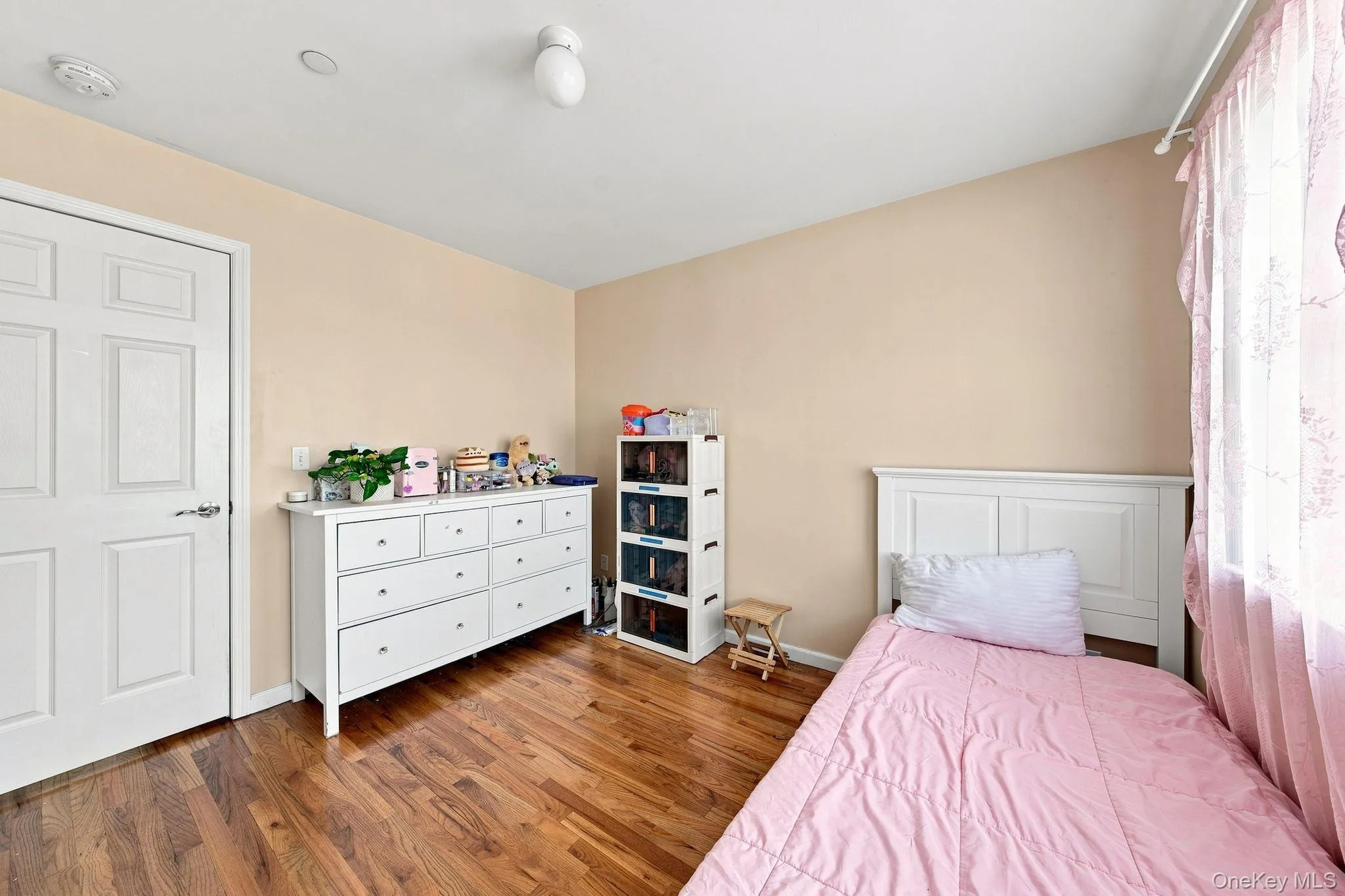 120 6th Road, New York, NY, 2 Bedrooms Bedrooms, 4 Rooms Rooms,1 BathroomBathrooms,Residential,For Rent,6th,0,951881 120 6th Road, New York, NY, 2 Bedrooms Bedrooms, 4 Rooms Rooms,1 BathroomBathrooms,Residential,For Rent,6th,0,951881