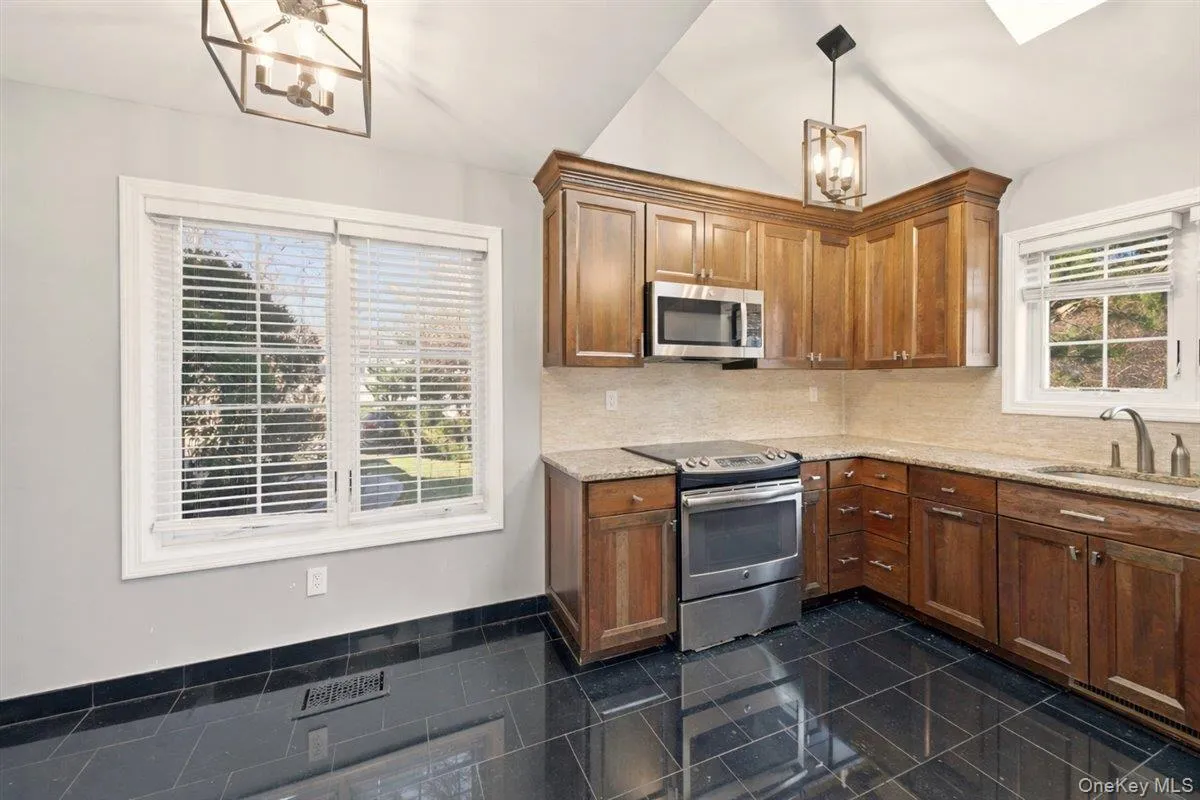 42 Clarewood Drive, Greenburgh, NY, 3 Bedrooms Bedrooms, 7 Rooms Rooms,3 BathroomsBathrooms,Residential Lease,For Rent,Clarewood,0,951929 42 Clarewood Drive, Greenburgh, NY, 3 Bedrooms Bedrooms, 7 Rooms Rooms,3 BathroomsBathrooms,Residential Lease,For Rent,Clarewood,0,951929