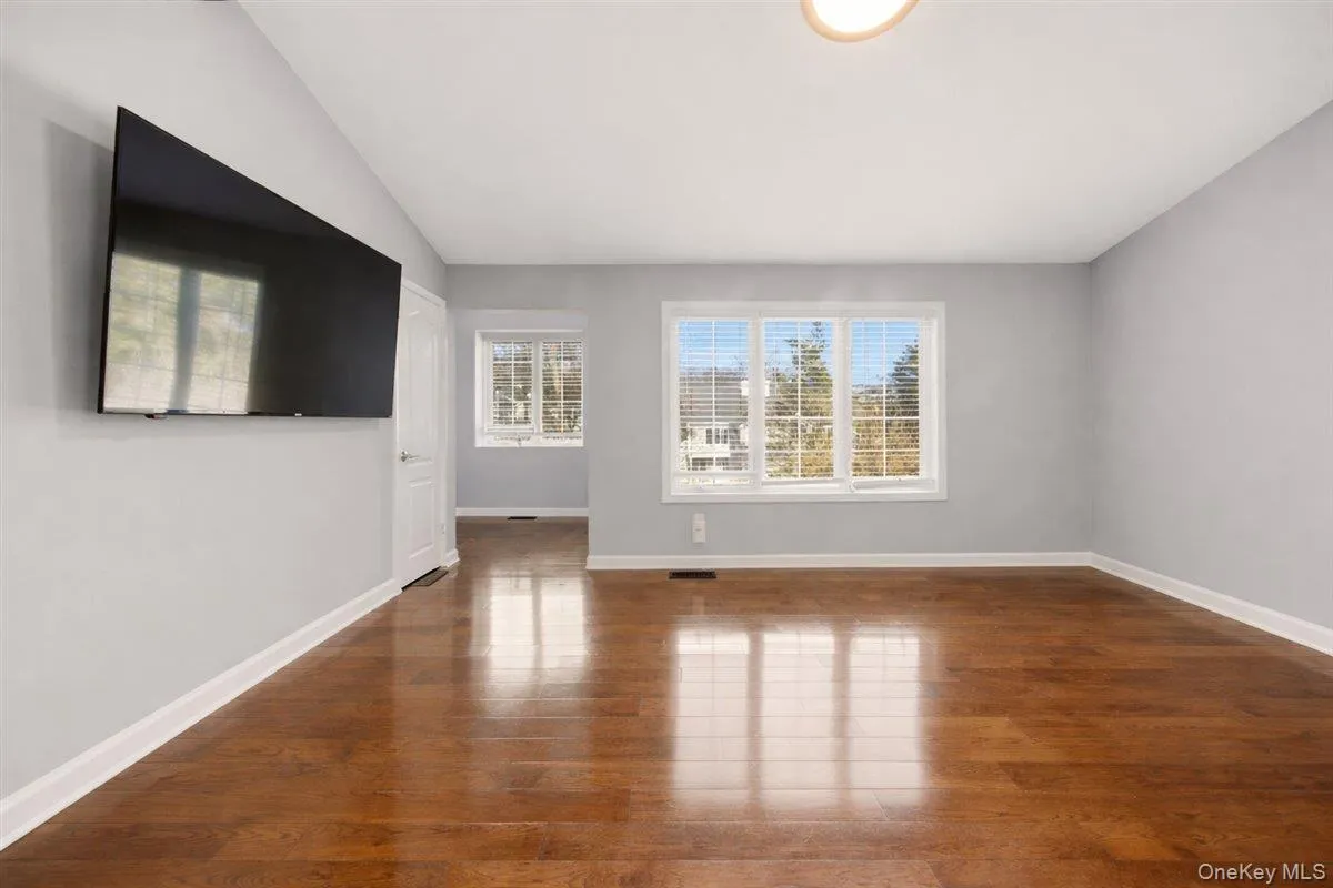 42 Clarewood Drive, Greenburgh, NY, 3 Bedrooms Bedrooms, 7 Rooms Rooms,3 BathroomsBathrooms,Residential Lease,For Rent,Clarewood,0,951929 42 Clarewood Drive, Greenburgh, NY, 3 Bedrooms Bedrooms, 7 Rooms Rooms,3 BathroomsBathrooms,Residential Lease,For Rent,Clarewood,0,951929