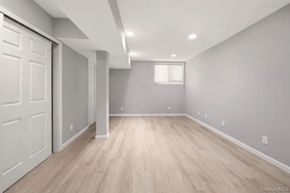 42 Clarewood Drive, Greenburgh, NY, 3 Bedrooms Bedrooms, 7 Rooms Rooms,3 BathroomsBathrooms,Residential Lease,For Rent,Clarewood,0,951929 42 Clarewood Drive, Greenburgh, NY, 3 Bedrooms Bedrooms, 7 Rooms Rooms,3 BathroomsBathrooms,Residential Lease,For Rent,Clarewood,0,951929