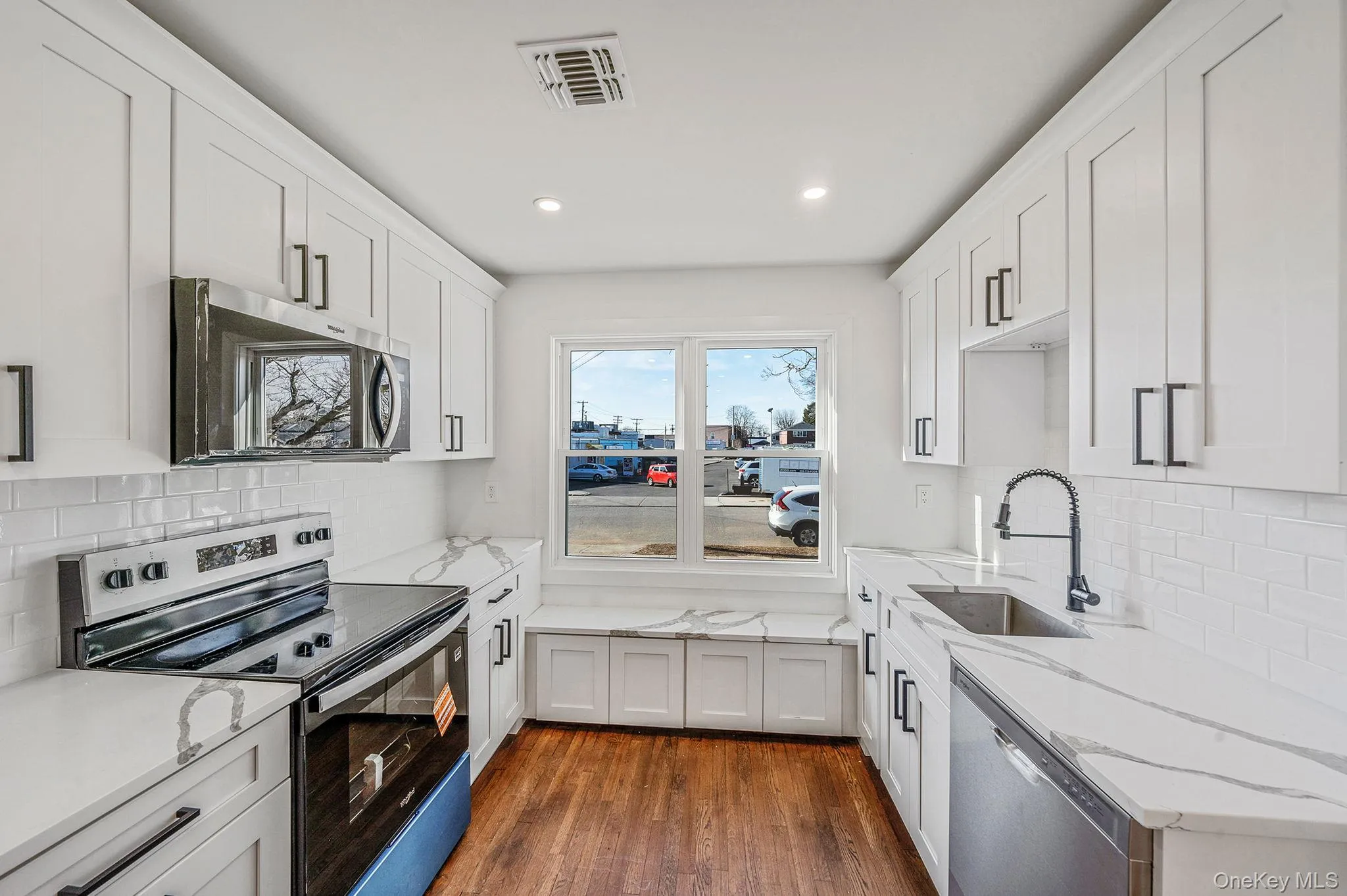 8 Rockaway Avenue, North Hempstead, NY, 4 Bedrooms Bedrooms, 9 Rooms Rooms,2 BathroomsBathrooms,Residential,For Rent,Rockaway,0,KEY951941 8 Rockaway Avenue, North Hempstead, NY, 4 Bedrooms Bedrooms, 9 Rooms Rooms,2 BathroomsBathrooms,Residential,For Rent,Rockaway,0,KEY951941