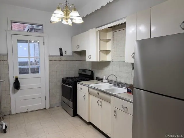 1930 Edison Avenue, New York, NY, 2 Bedrooms Bedrooms, 4 Rooms Rooms,1 BathroomBathrooms,Residential Lease,For Rent,Edison,0,951957 1930 Edison Avenue, New York, NY, 2 Bedrooms Bedrooms, 4 Rooms Rooms,1 BathroomBathrooms,Residential Lease,For Rent,Edison,0,951957