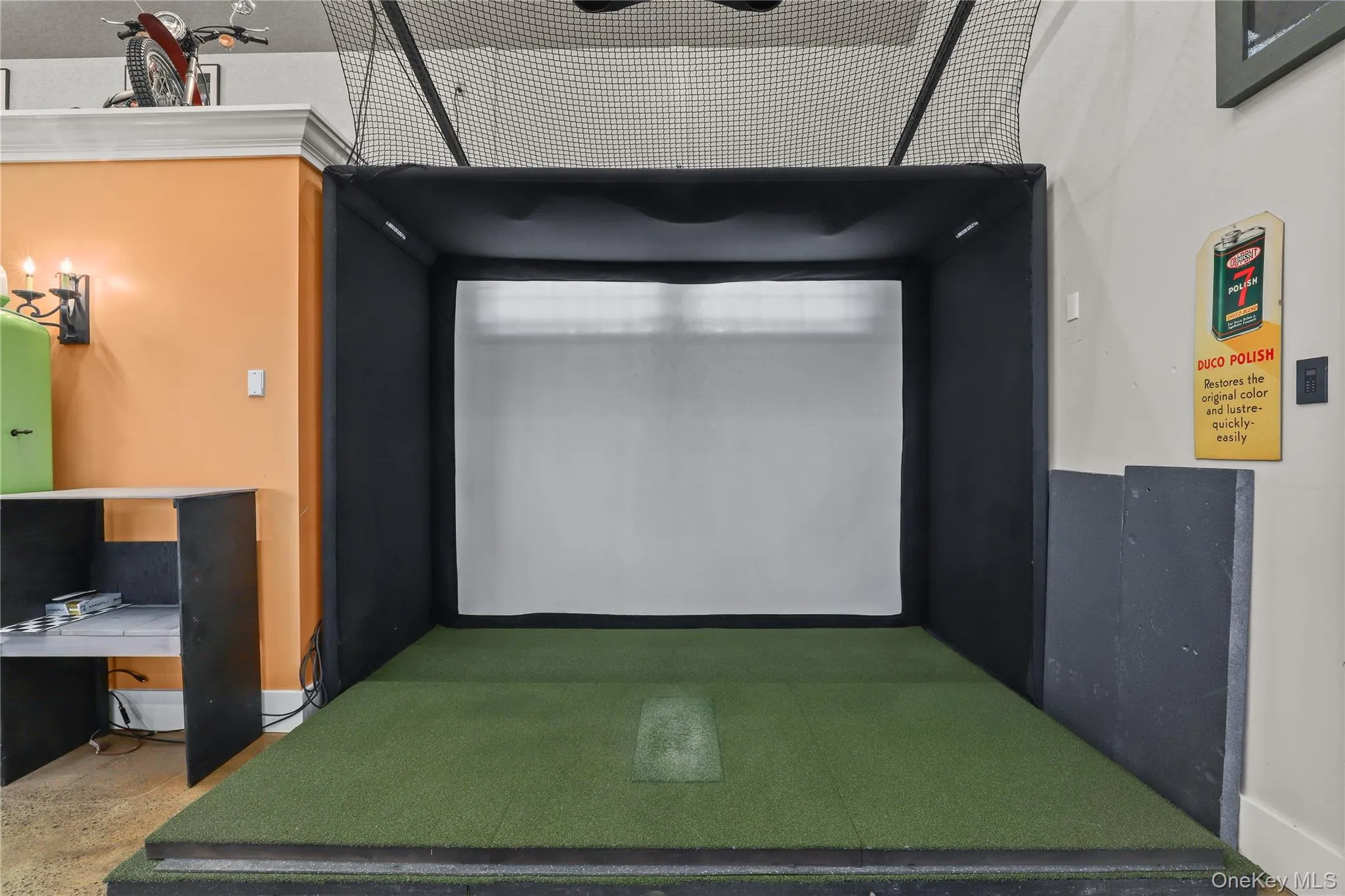 Golf simulator Golf simulator
