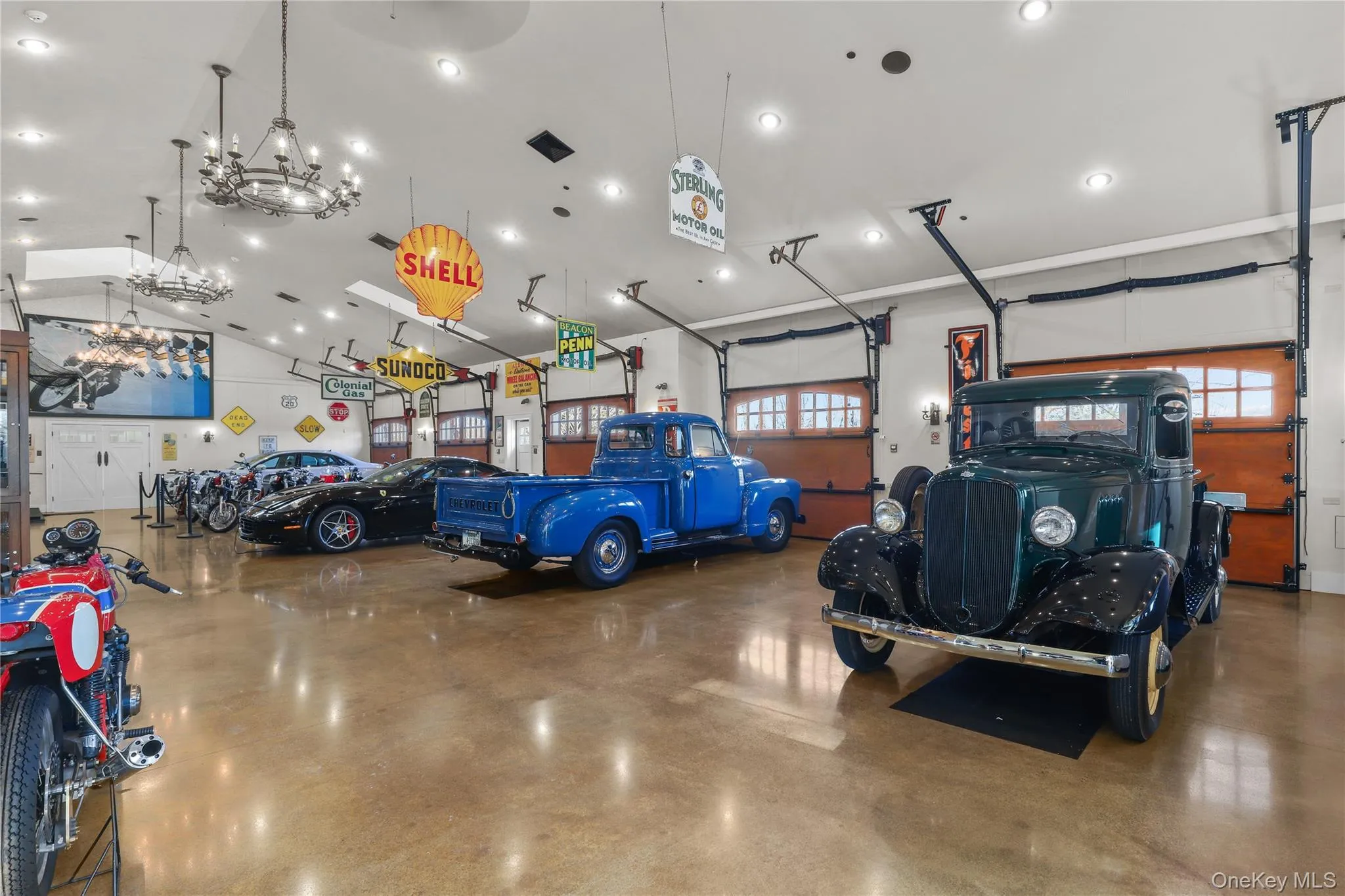 Temperature controlled auto gallery or event space Temperature controlled auto gallery or event space