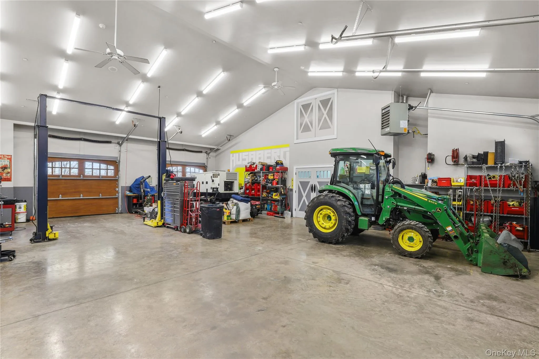 Repair/storage area with lift Repair/storage area with lift