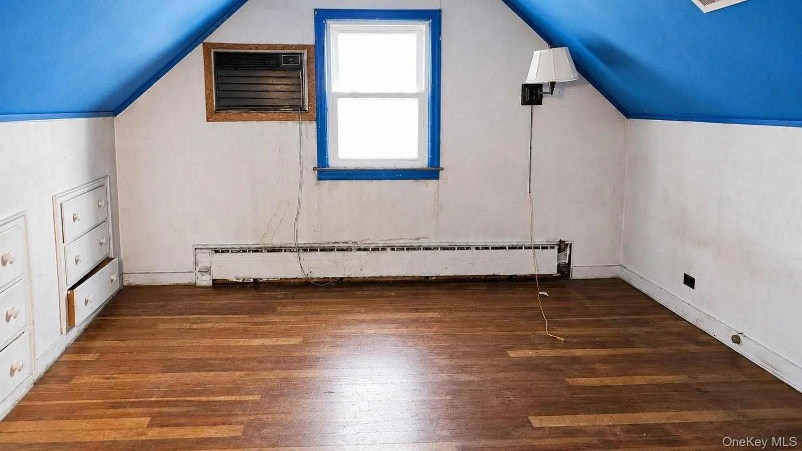 9 Sheep Pasture Lane, Huntington NY 11743 Attic Bedroom 9 Sheep Pasture Lane, Huntington NY 11743 Attic Bedroom