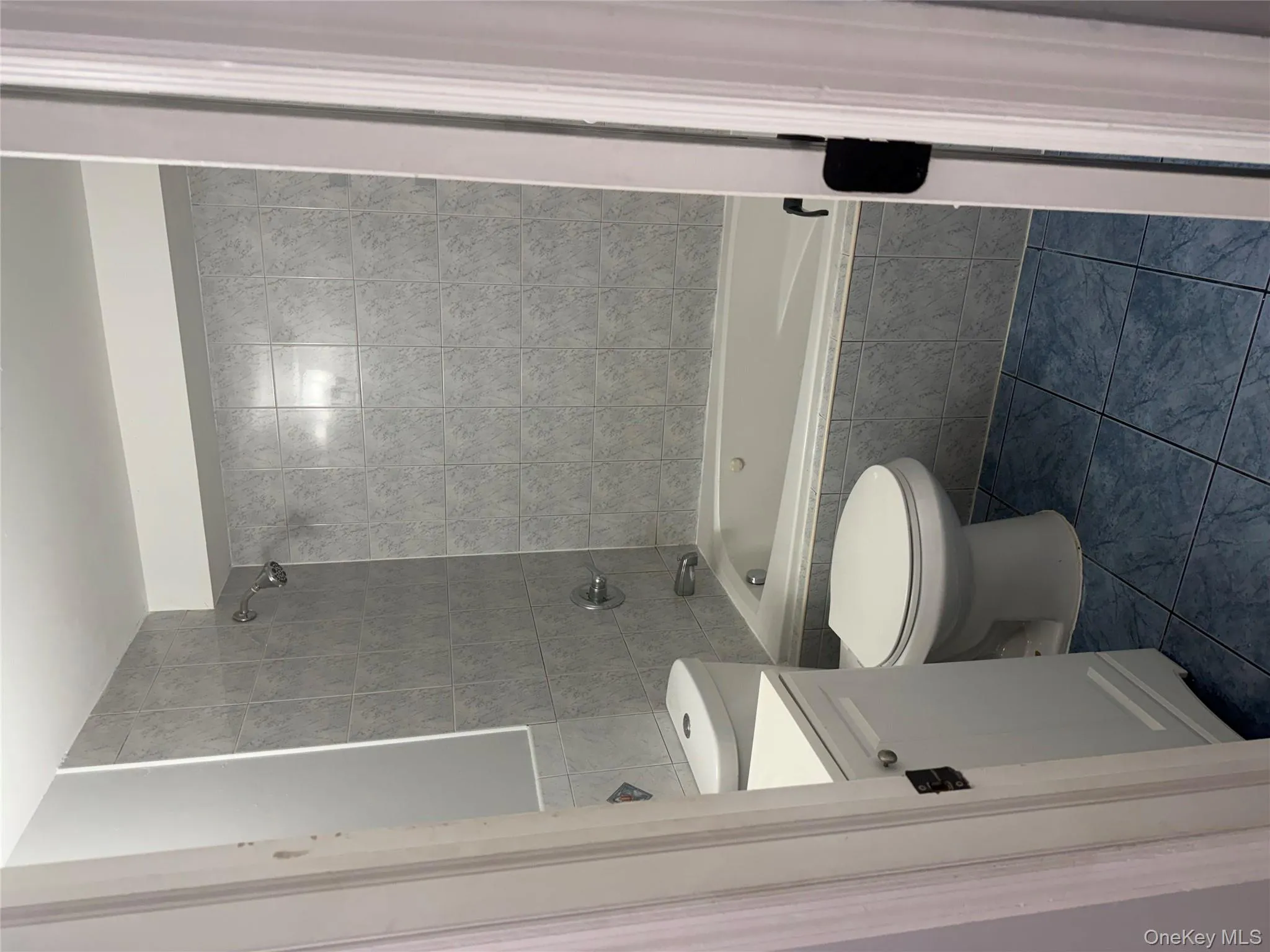 Full bathroom Full bathroom