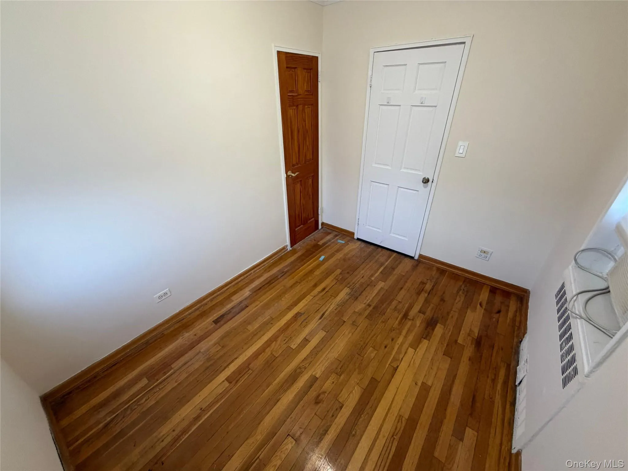 Small bedroom/Home office Small bedroom/Home office