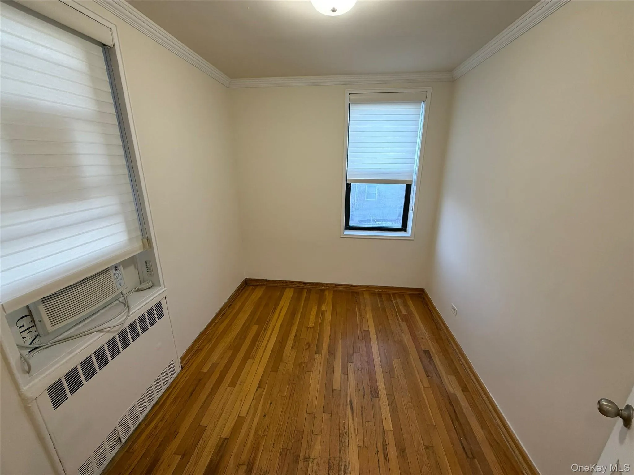 Small bedroom/Home Office Small bedroom/Home Office