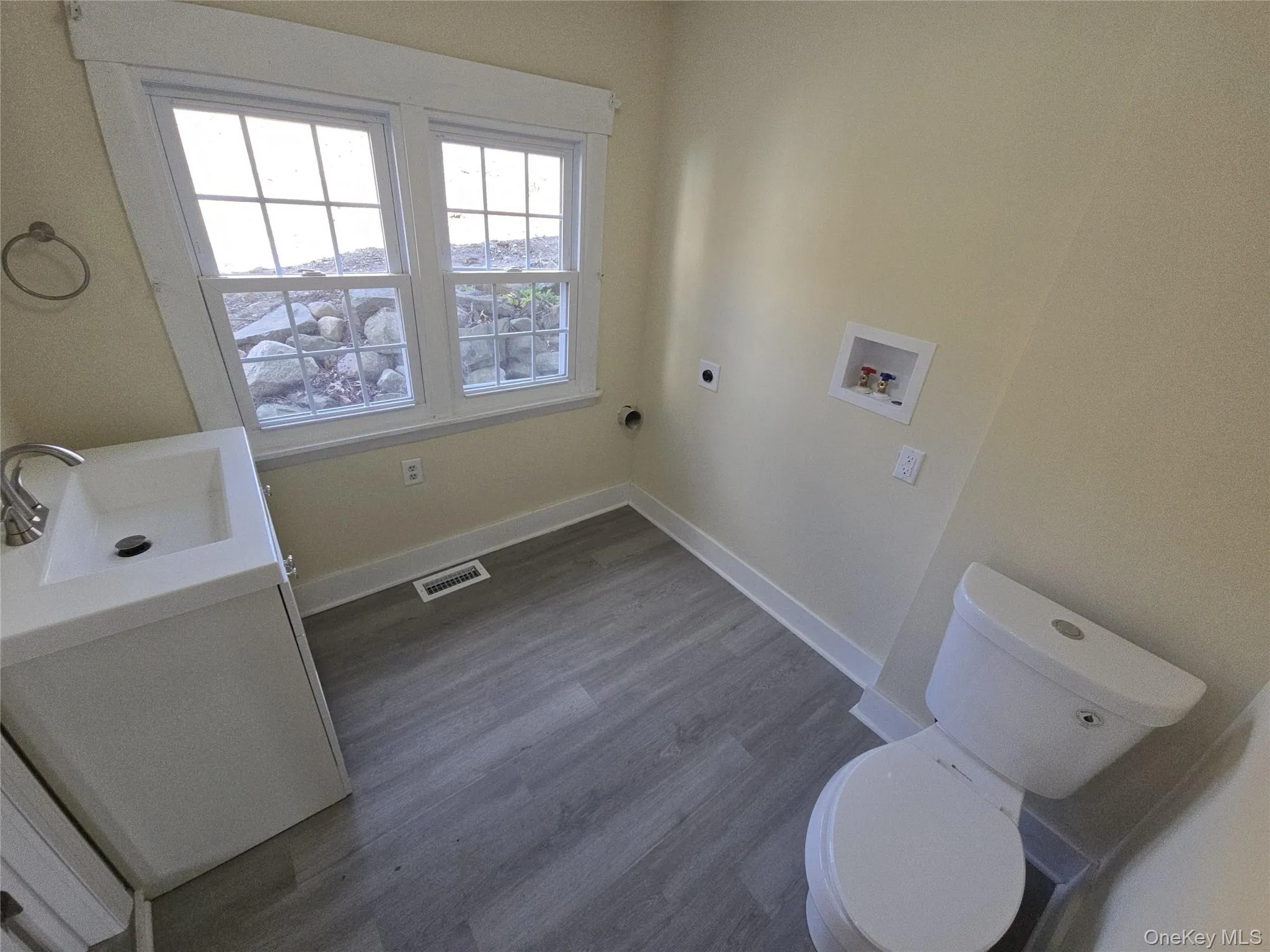 647 County Route 78, Middletown, NY, 3 Bedrooms Bedrooms, 6 Rooms Rooms,1 BathroomBathrooms,Residential Lease,For Rent,County Route 78,0,952230 647 County Route 78, Middletown, NY, 3 Bedrooms Bedrooms, 6 Rooms Rooms,1 BathroomBathrooms,Residential Lease,For Rent,County Route 78,0,952230