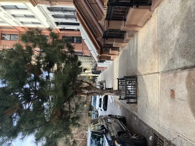 Just a half a block from Morningside Park. Just a half a block from Morningside Park.