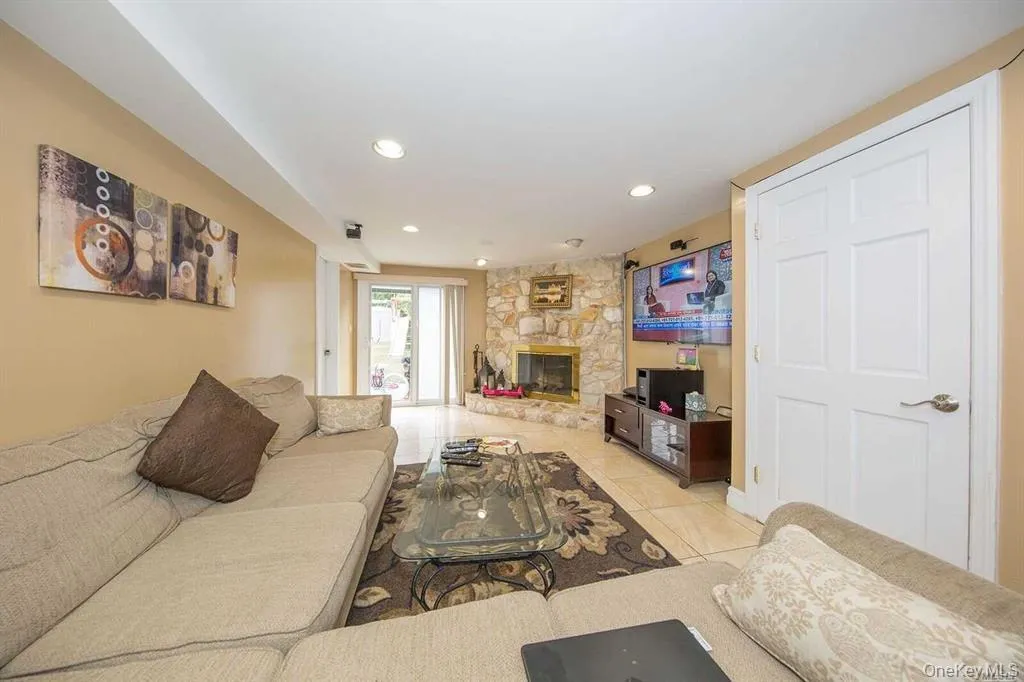 413 Clearmeadow Drive, Hempstead, NY, 4 Bedrooms Bedrooms, 7 Rooms Rooms,2 BathroomsBathrooms,Residential Lease,Idx,Clearmeadow,0,952259 413 Clearmeadow Drive, Hempstead, NY, 4 Bedrooms Bedrooms, 7 Rooms Rooms,2 BathroomsBathrooms,Residential Lease,Idx,Clearmeadow,0,952259