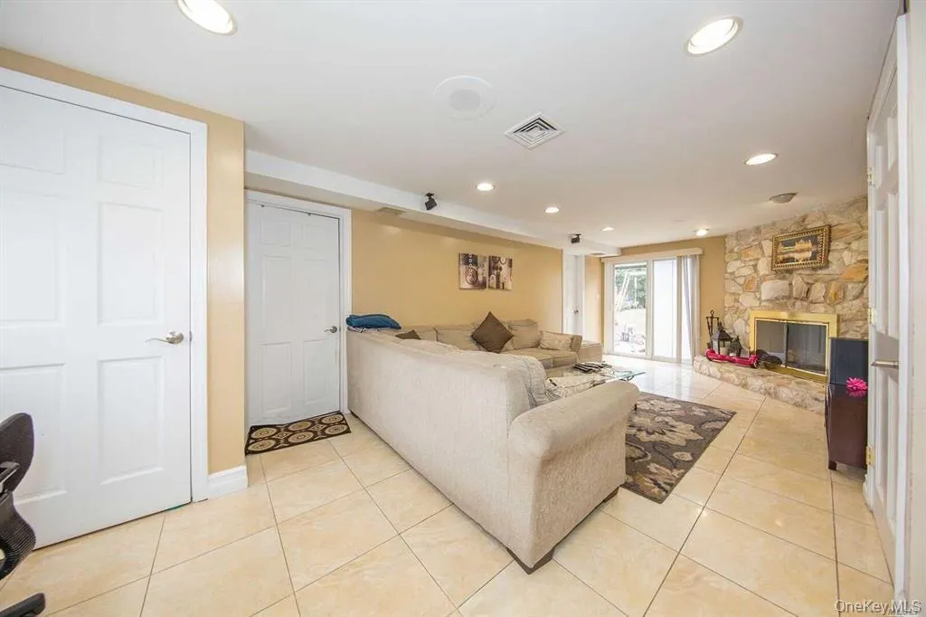 413 Clearmeadow Drive, Hempstead, NY, 4 Bedrooms Bedrooms, 7 Rooms Rooms,2 BathroomsBathrooms,Residential Lease,Idx,Clearmeadow,0,952259 413 Clearmeadow Drive, Hempstead, NY, 4 Bedrooms Bedrooms, 7 Rooms Rooms,2 BathroomsBathrooms,Residential Lease,Idx,Clearmeadow,0,952259