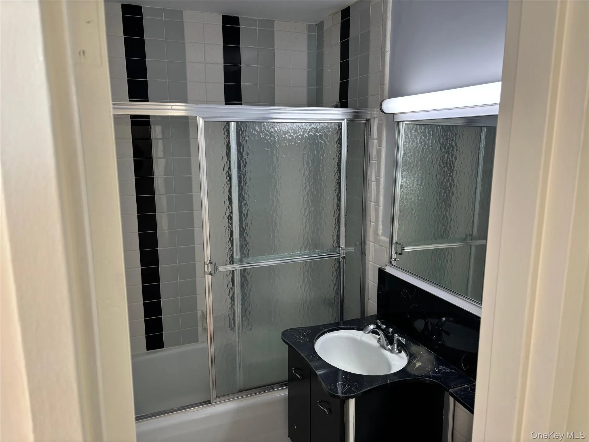 Full Bathroom Full Bathroom