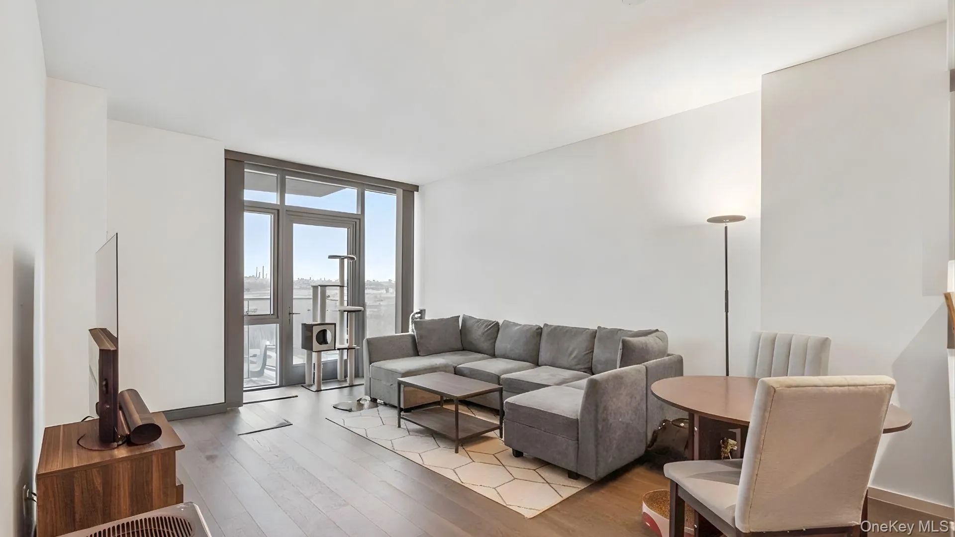 133-36 37th Avenue, New York, NY, 1 Bedroom Bedrooms, 4 Rooms Rooms,1 BathroomBathrooms,Residential,For Rent,37th,0,952282 133-36 37th Avenue, New York, NY, 1 Bedroom Bedrooms, 4 Rooms Rooms,1 BathroomBathrooms,Residential,For Rent,37th,0,952282
