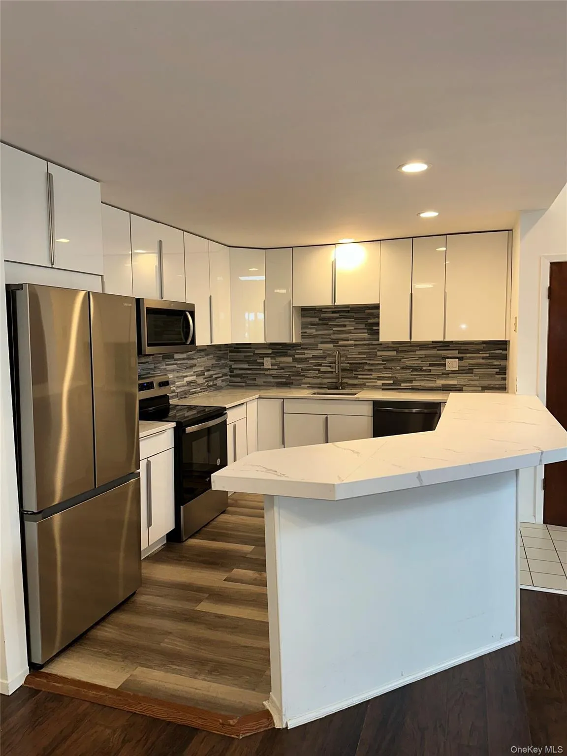 83 Manorhaven Boulevard, North Hempstead, NY, 2 Bedrooms Bedrooms, 3 Rooms Rooms,2 BathroomsBathrooms,Residential Lease,For Rent,Manorhaven,0,952290 83 Manorhaven Boulevard, North Hempstead, NY, 2 Bedrooms Bedrooms, 3 Rooms Rooms,2 BathroomsBathrooms,Residential Lease,For Rent,Manorhaven,0,952290