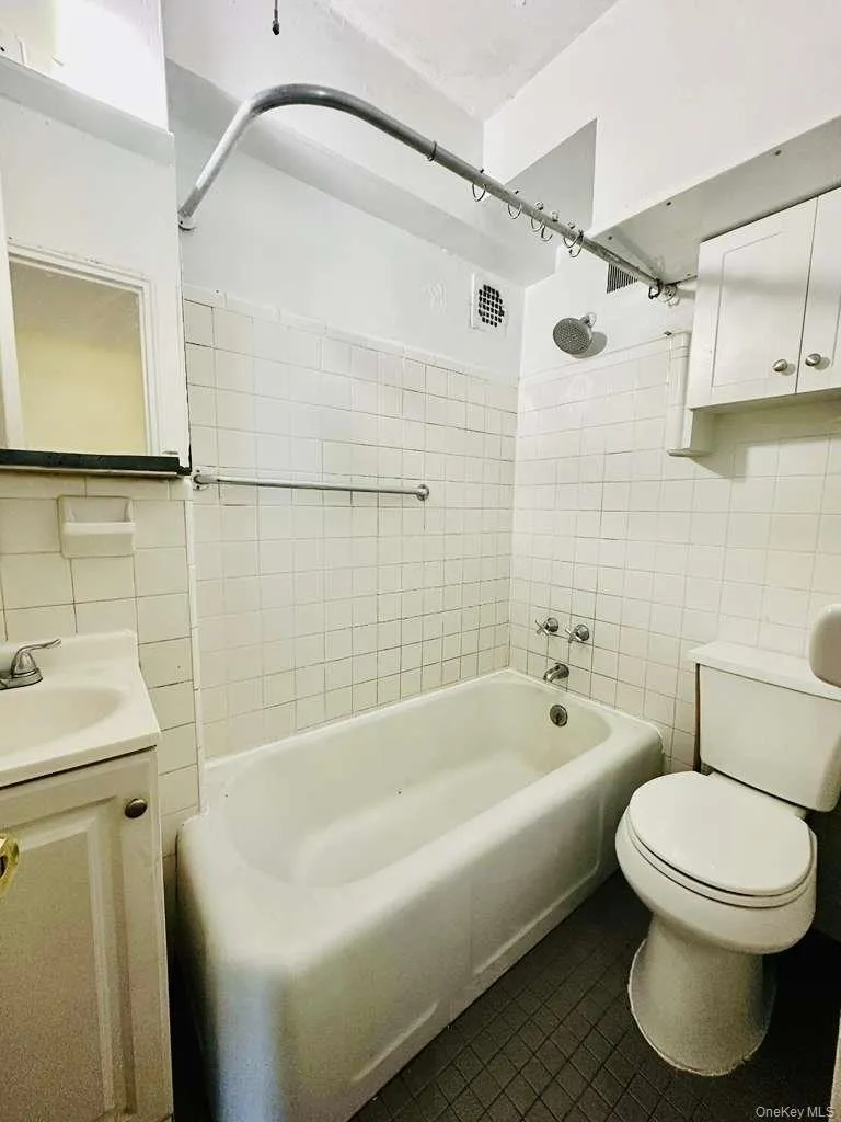 99-60 63 Road, New York, NY, 2 Bedrooms Bedrooms, 4 Rooms Rooms,1 BathroomBathrooms,Residential,For Rent,63,0,952408 99-60 63 Road, New York, NY, 2 Bedrooms Bedrooms, 4 Rooms Rooms,1 BathroomBathrooms,Residential,For Rent,63,0,952408