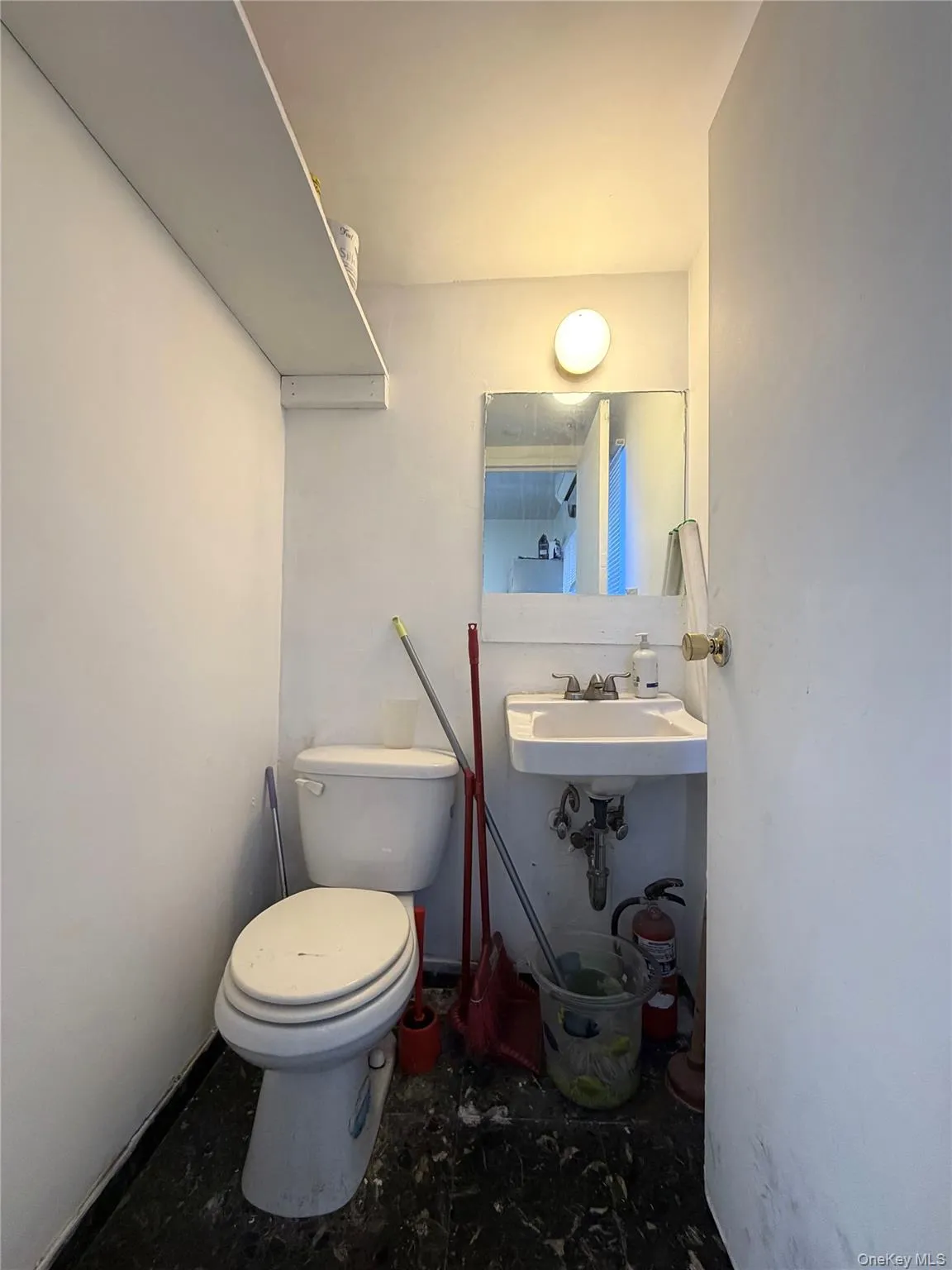 Half bath with toilet Half bath with toilet