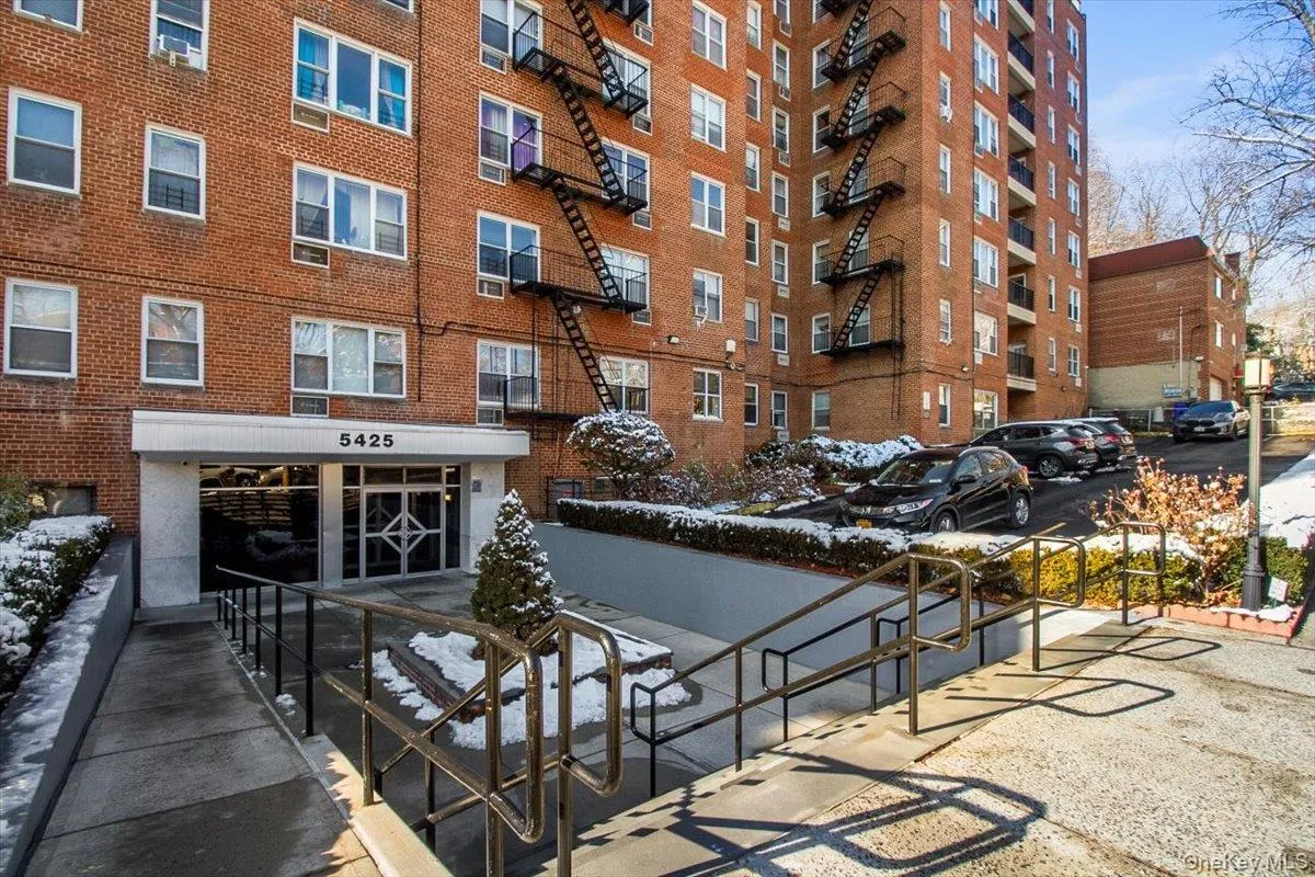 5425 Valles Avenue, New York, NY, 2 Bedrooms Bedrooms, 4 Rooms Rooms,1 BathroomBathrooms,Residential,For Rent,Valles,0,952433 5425 Valles Avenue, New York, NY, 2 Bedrooms Bedrooms, 4 Rooms Rooms,1 BathroomBathrooms,Residential,For Rent,Valles,0,952433