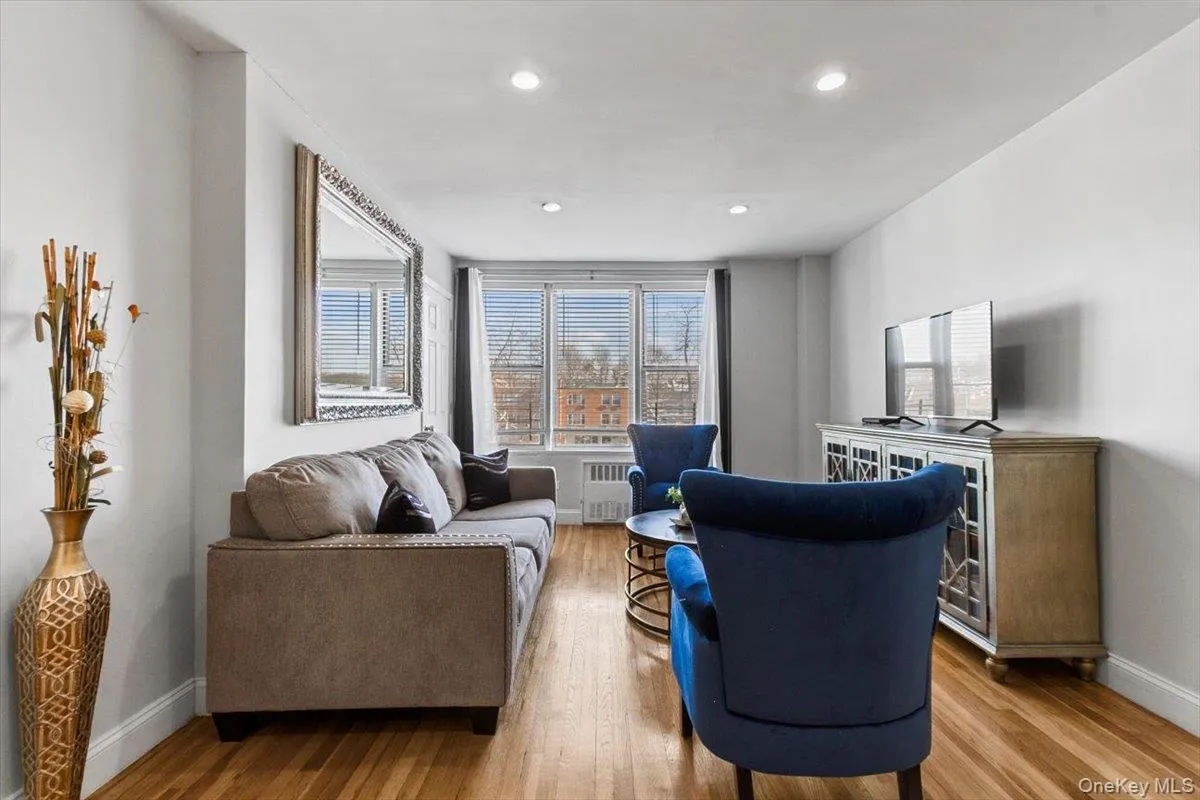5425 Valles Avenue, New York, NY, 2 Bedrooms Bedrooms, 4 Rooms Rooms,1 BathroomBathrooms,Residential,For Rent,Valles,0,952433 5425 Valles Avenue, New York, NY, 2 Bedrooms Bedrooms, 4 Rooms Rooms,1 BathroomBathrooms,Residential,For Rent,Valles,0,952433