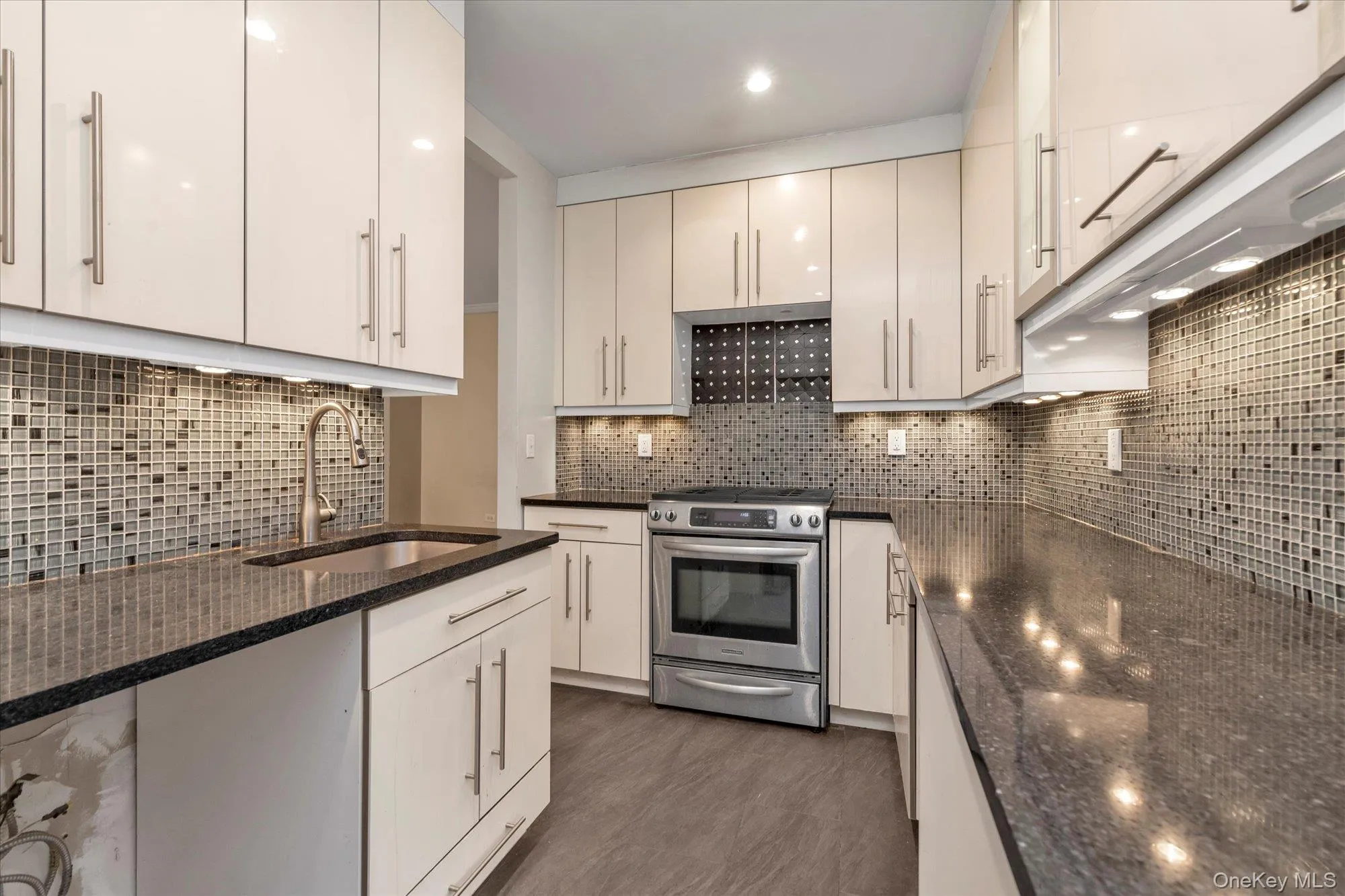 48-35 43 Street, New York, NY, 2 Bedrooms Bedrooms, 4 Rooms Rooms,1 BathroomBathrooms,Residential,For Rent,43,0,952457 48-35 43 Street, New York, NY, 2 Bedrooms Bedrooms, 4 Rooms Rooms,1 BathroomBathrooms,Residential,For Rent,43,0,952457