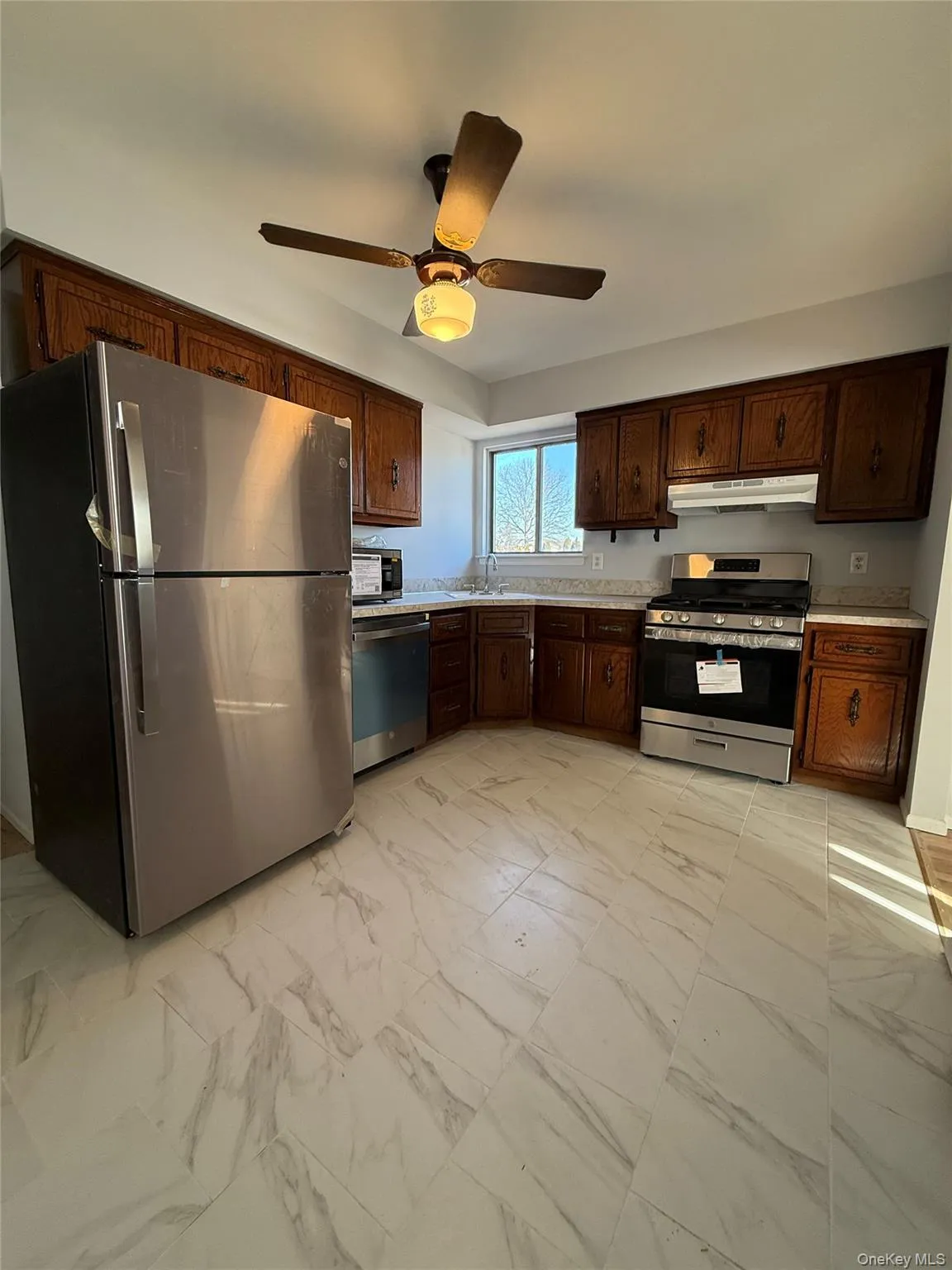 upstairs kitchen, new appliances/ tile floors upstairs kitchen, new appliances/ tile floors