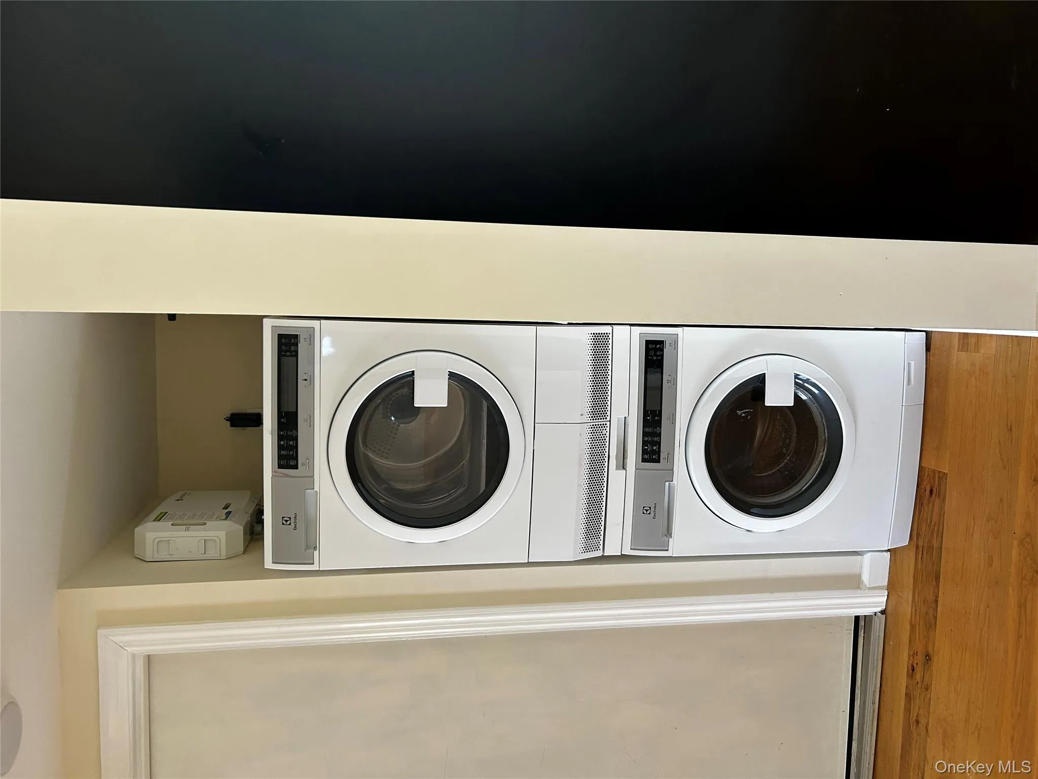 409 261st Street, New York, NY, 2 Bedrooms Bedrooms, 5 Rooms Rooms,2 BathroomsBathrooms,Residential Lease,For Rent,261st,0,952601 409 261st Street, New York, NY, 2 Bedrooms Bedrooms, 5 Rooms Rooms,2 BathroomsBathrooms,Residential Lease,For Rent,261st,0,952601