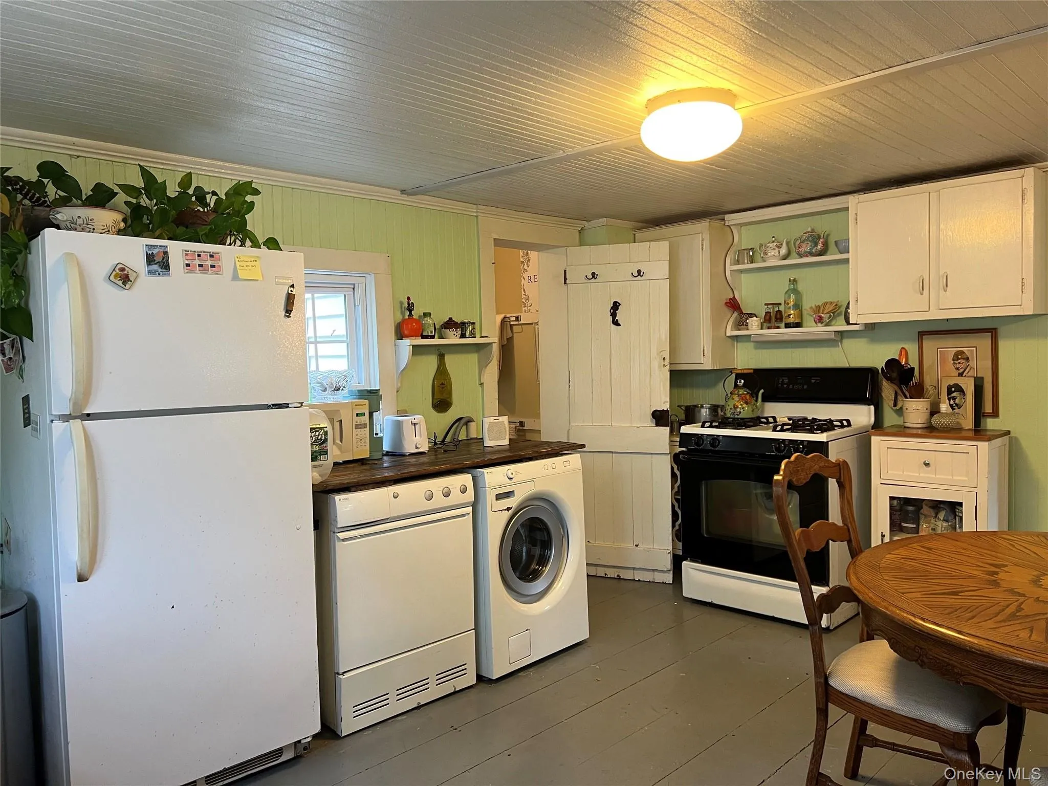 11930 Main Road, Southold, NY, 4 Bedrooms Bedrooms, 8 Rooms Rooms,2 BathroomsBathrooms,Residential Lease,For Rent,Main,0,952625 11930 Main Road, Southold, NY, 4 Bedrooms Bedrooms, 8 Rooms Rooms,2 BathroomsBathrooms,Residential Lease,For Rent,Main,0,952625