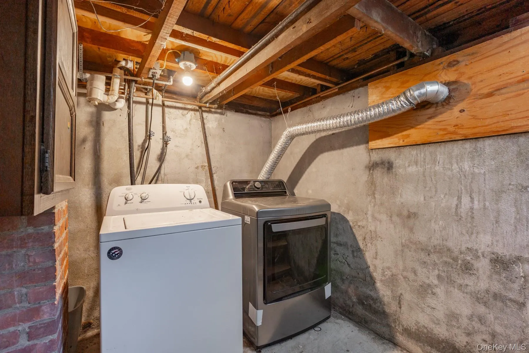 160 Austin Street, Babylon, NY, 2 Bedrooms Bedrooms, 4 Rooms Rooms,1 BathroomBathrooms,Residential Lease,Idx,Austin,0,952653 160 Austin Street, Babylon, NY, 2 Bedrooms Bedrooms, 4 Rooms Rooms,1 BathroomBathrooms,Residential Lease,Idx,Austin,0,952653