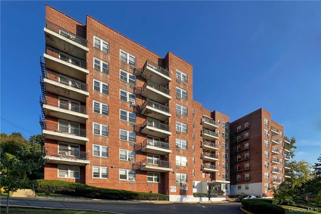 440 WARBURTON AVENUE, Yonkers, NY 10701 - Facade of Building 440 WARBURTON AVENUE, Yonkers, NY 10701 - Facade of Building