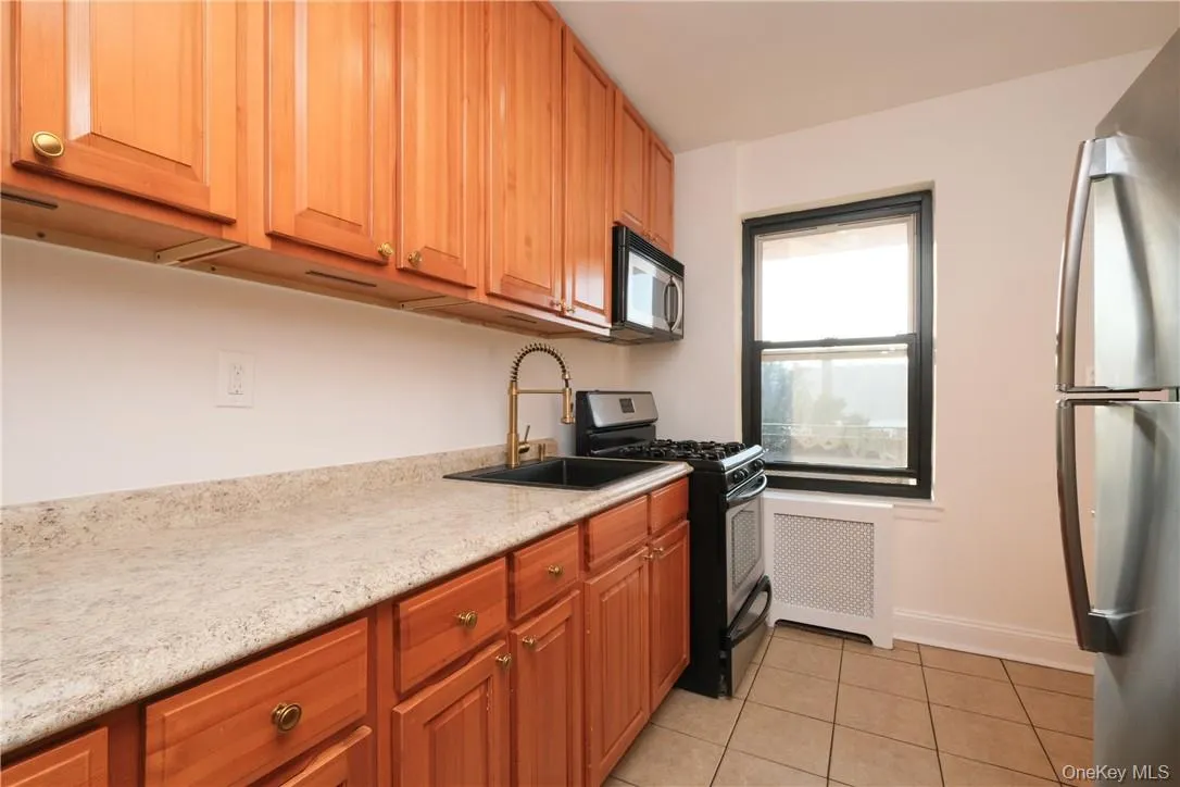 APT. 5F - Windowed galley-style Kitchen facing west, with Hudson River and Palisades view. APT. 5F - Windowed galley-style Kitchen facing west, with Hudson River and Palisades view.