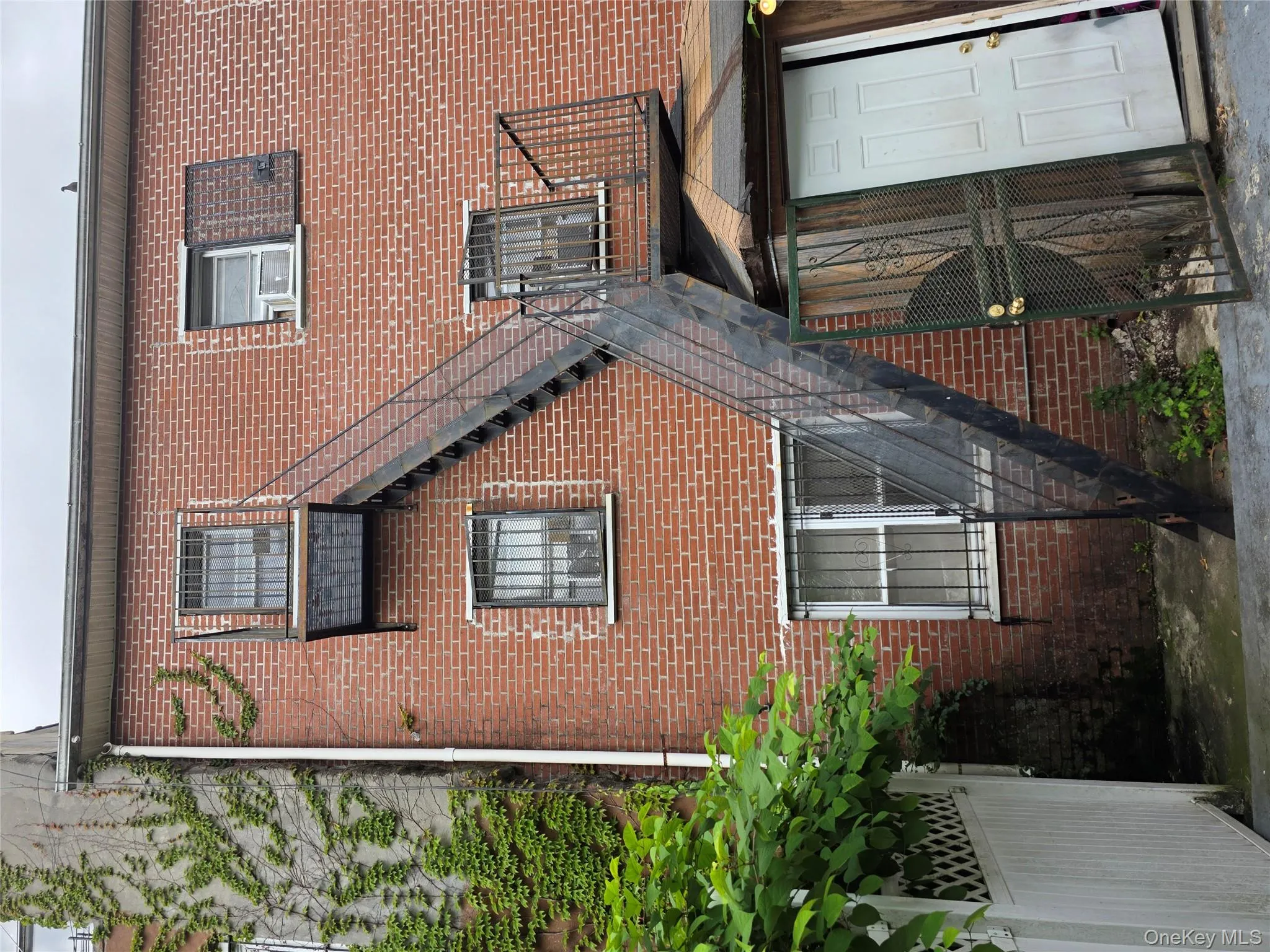 Access to the back yard Access to the back yard