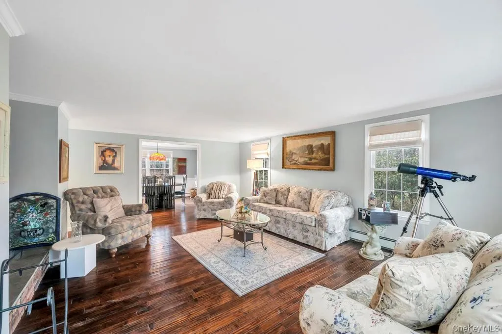 807 Union Avenue, Riverhead, NY, 4 Bedrooms Bedrooms, 7 Rooms Rooms,2 BathroomsBathrooms,Residential Lease,For Rent,Union,0,952733 807 Union Avenue, Riverhead, NY, 4 Bedrooms Bedrooms, 7 Rooms Rooms,2 BathroomsBathrooms,Residential Lease,For Rent,Union,0,952733
